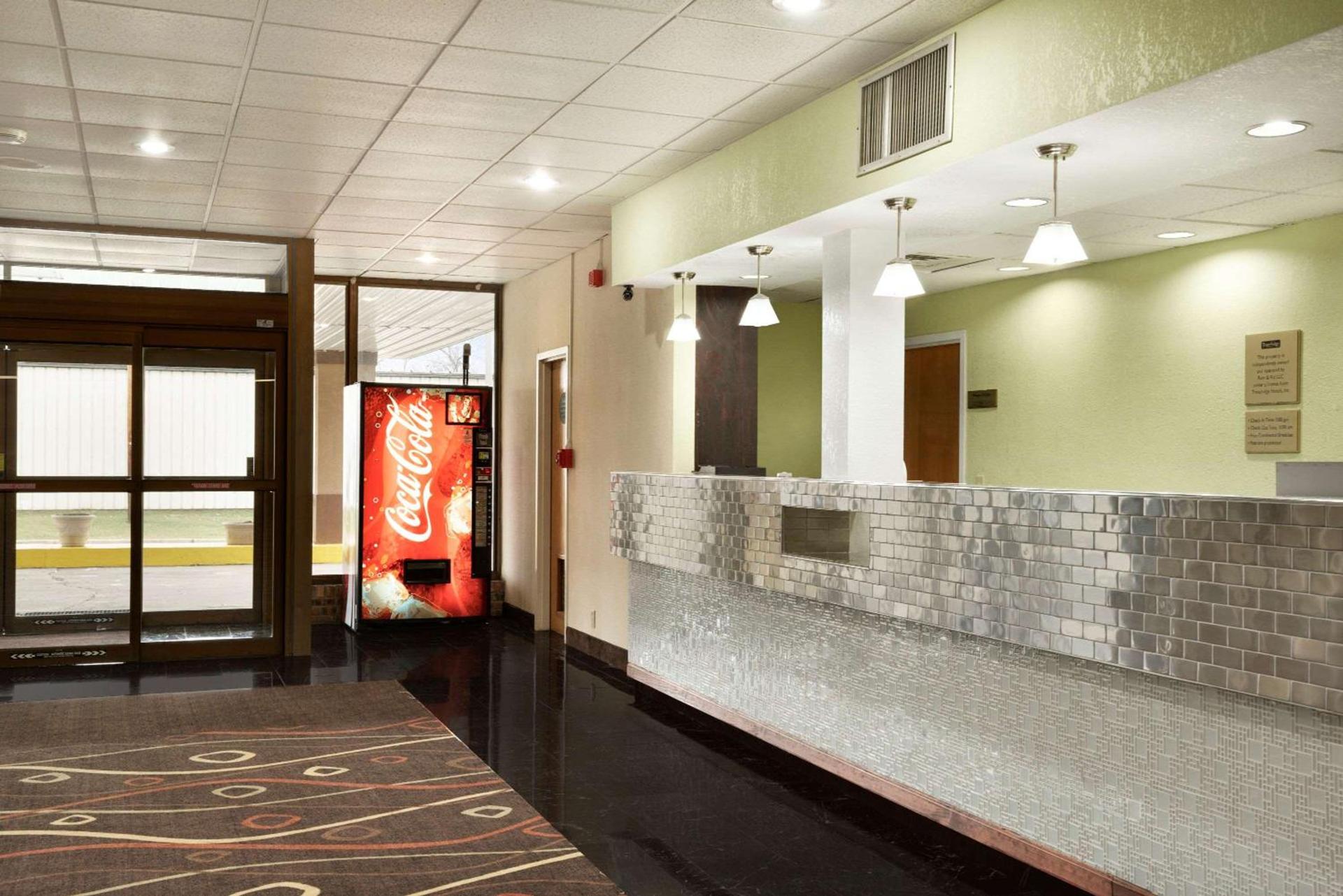 Travelodge by Wyndham Sturgis photo 25