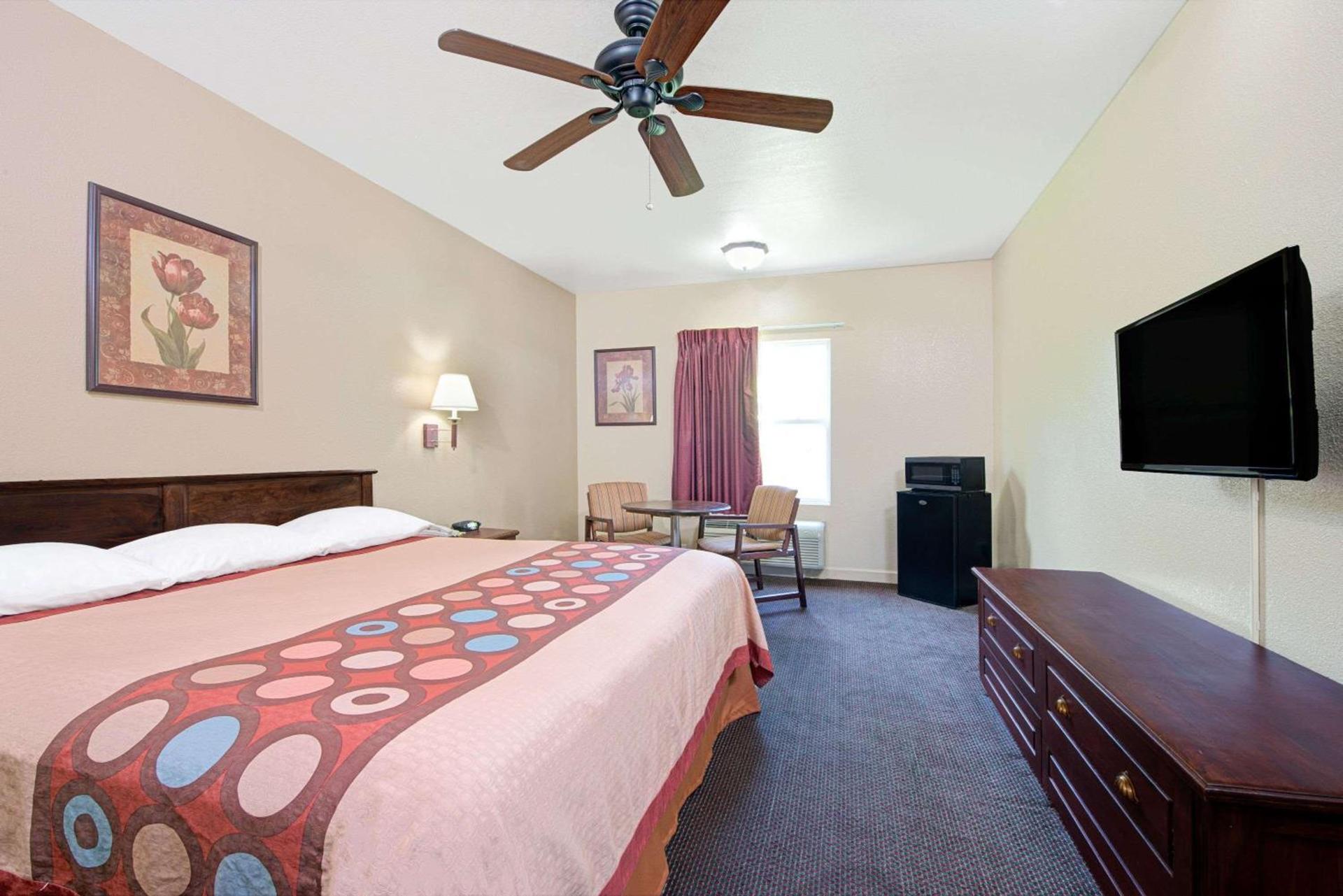 Super 8 by Wyndham St. Louis Airport photo 10
