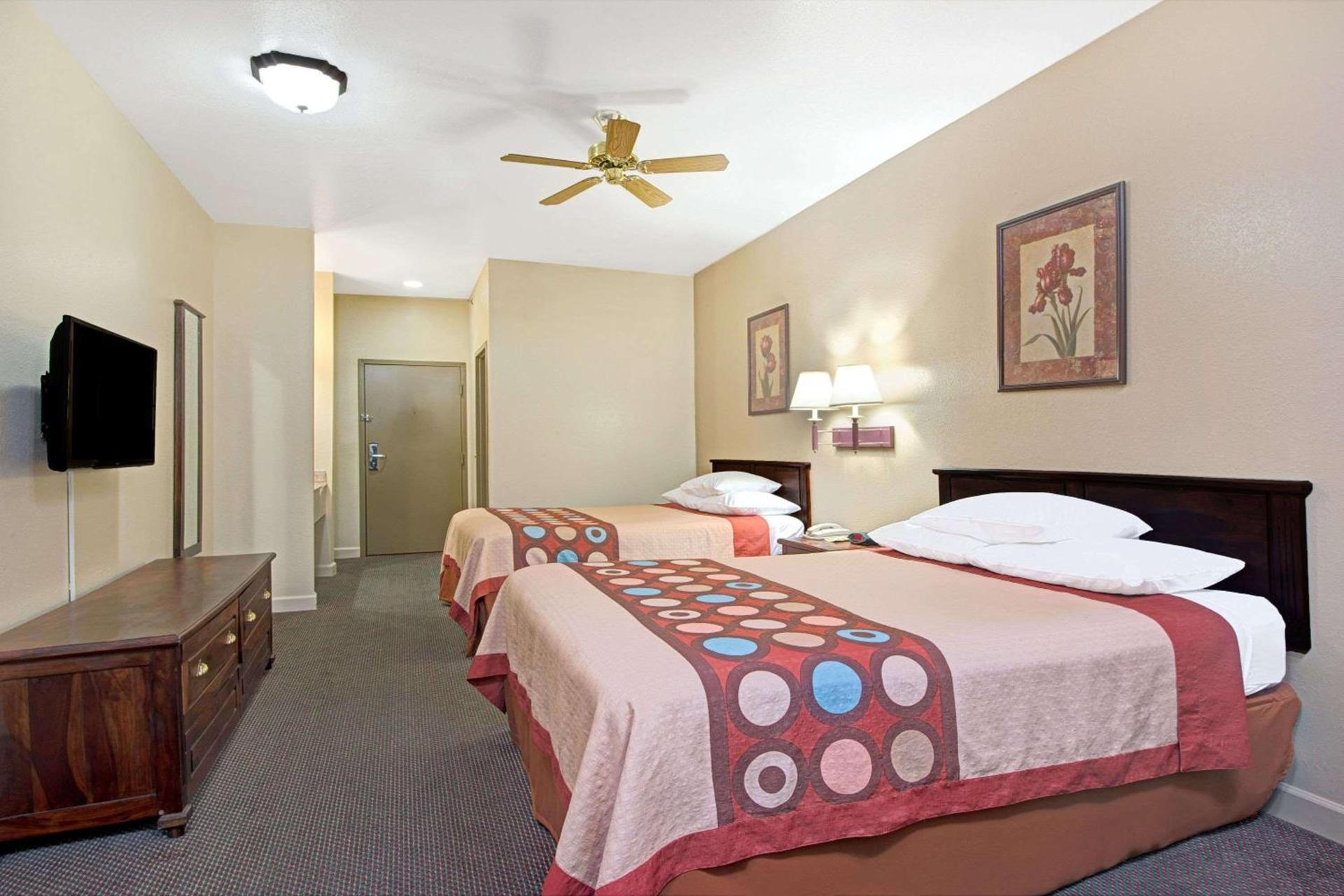 Super 8 by Wyndham St. Louis Airport photo 7