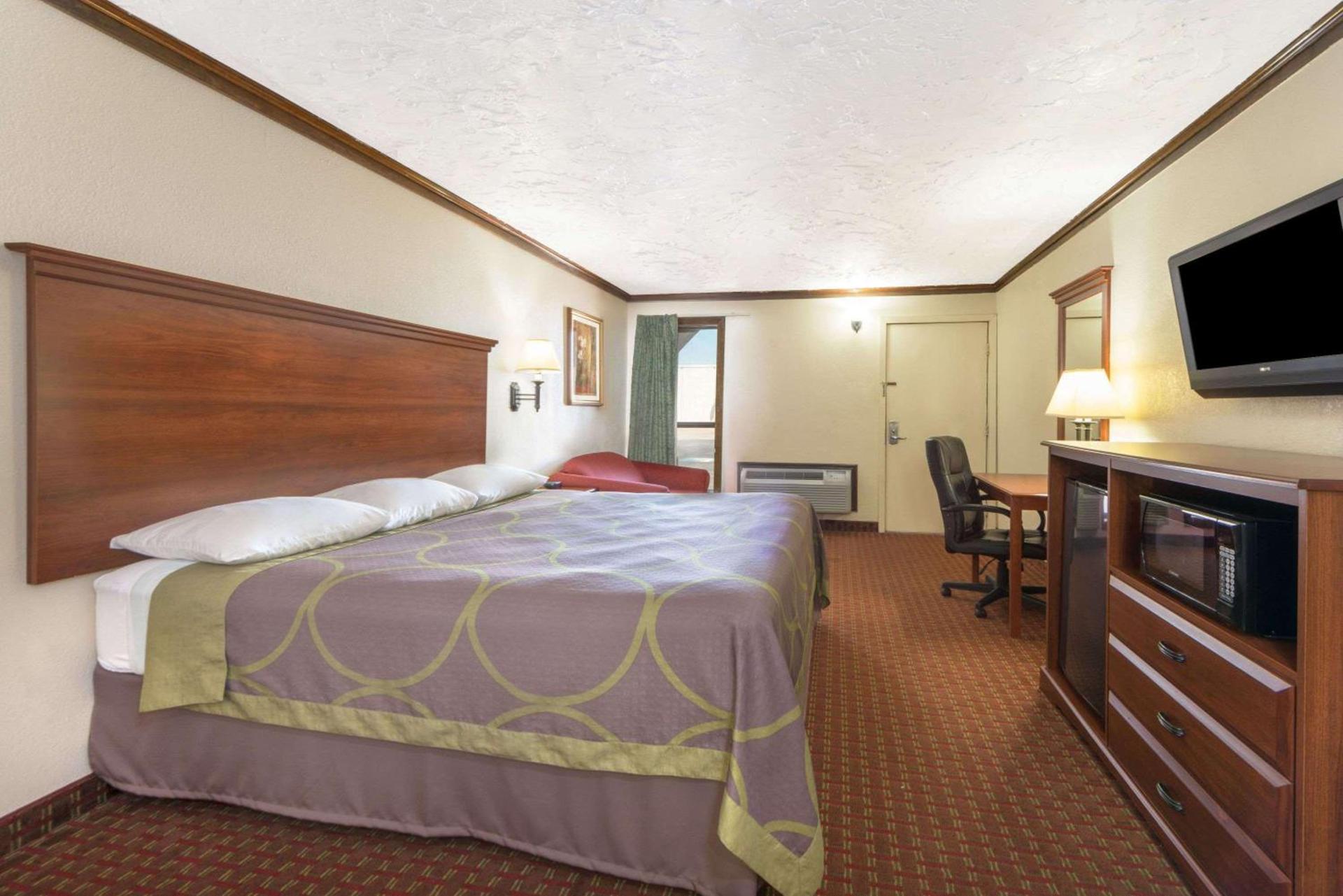 Super 8 by Wyndham Enid photo 10