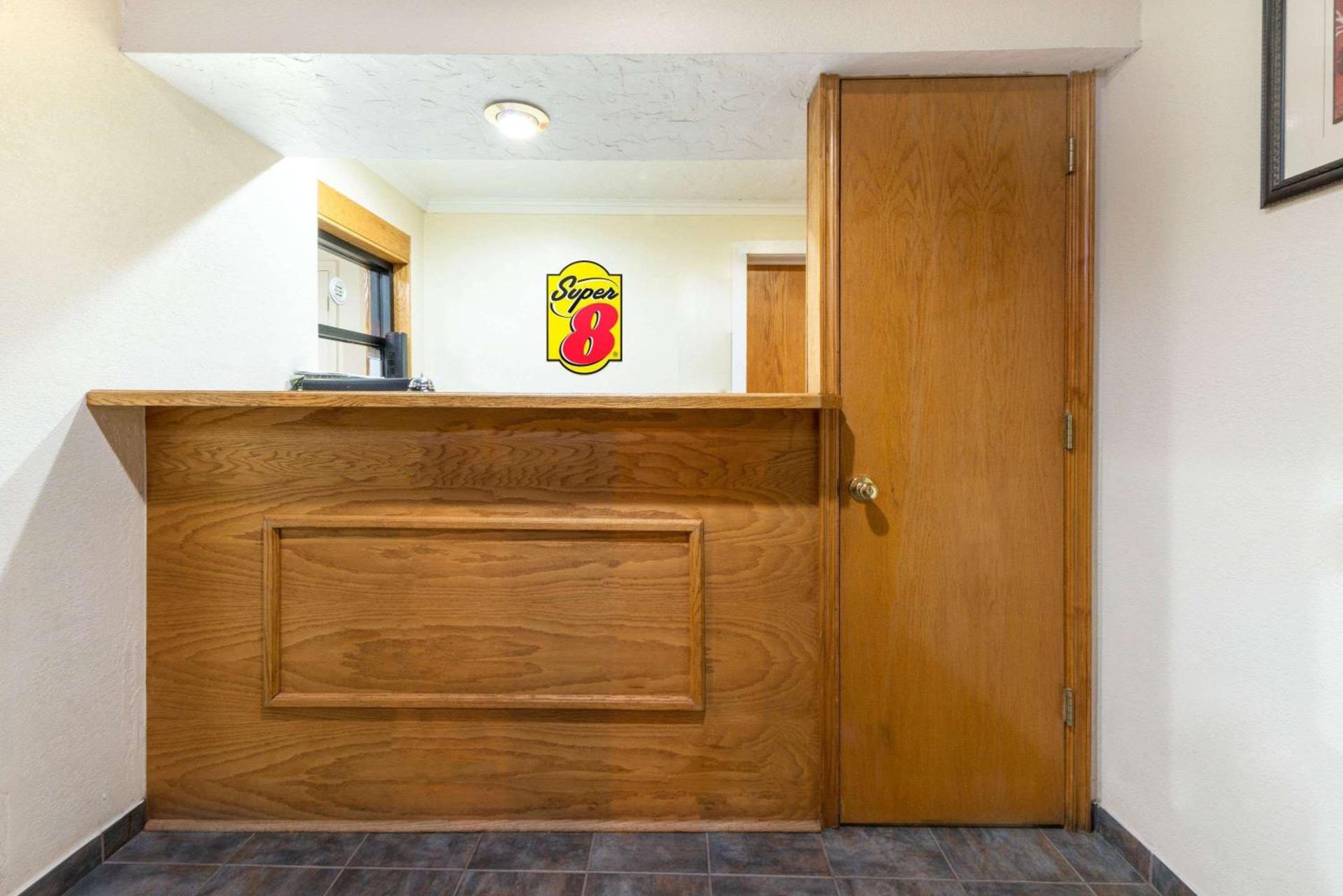 Super 8 by Wyndham Enid photo 3