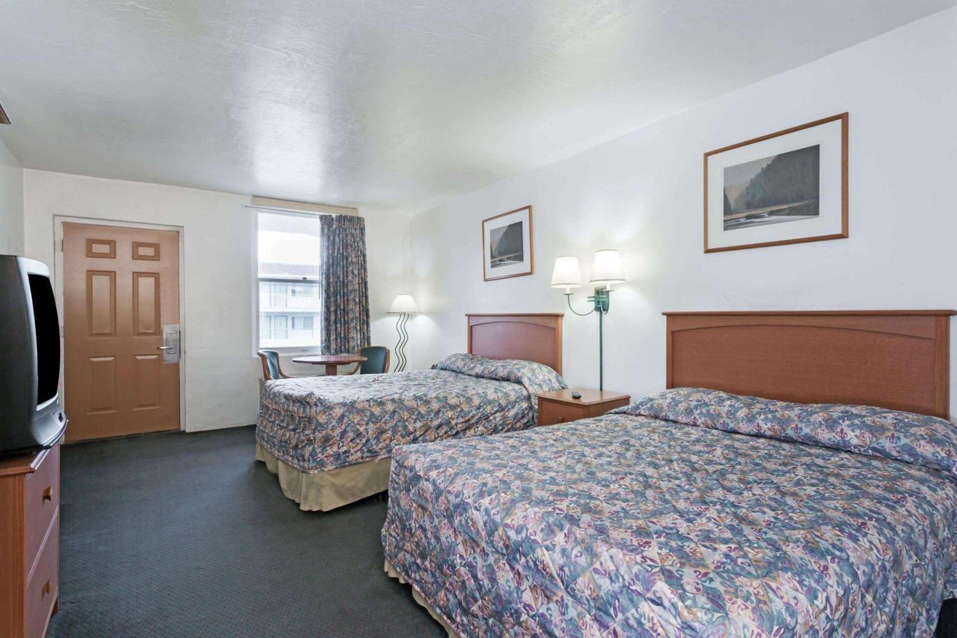 Americas Best Value Inn Wendover photo 16