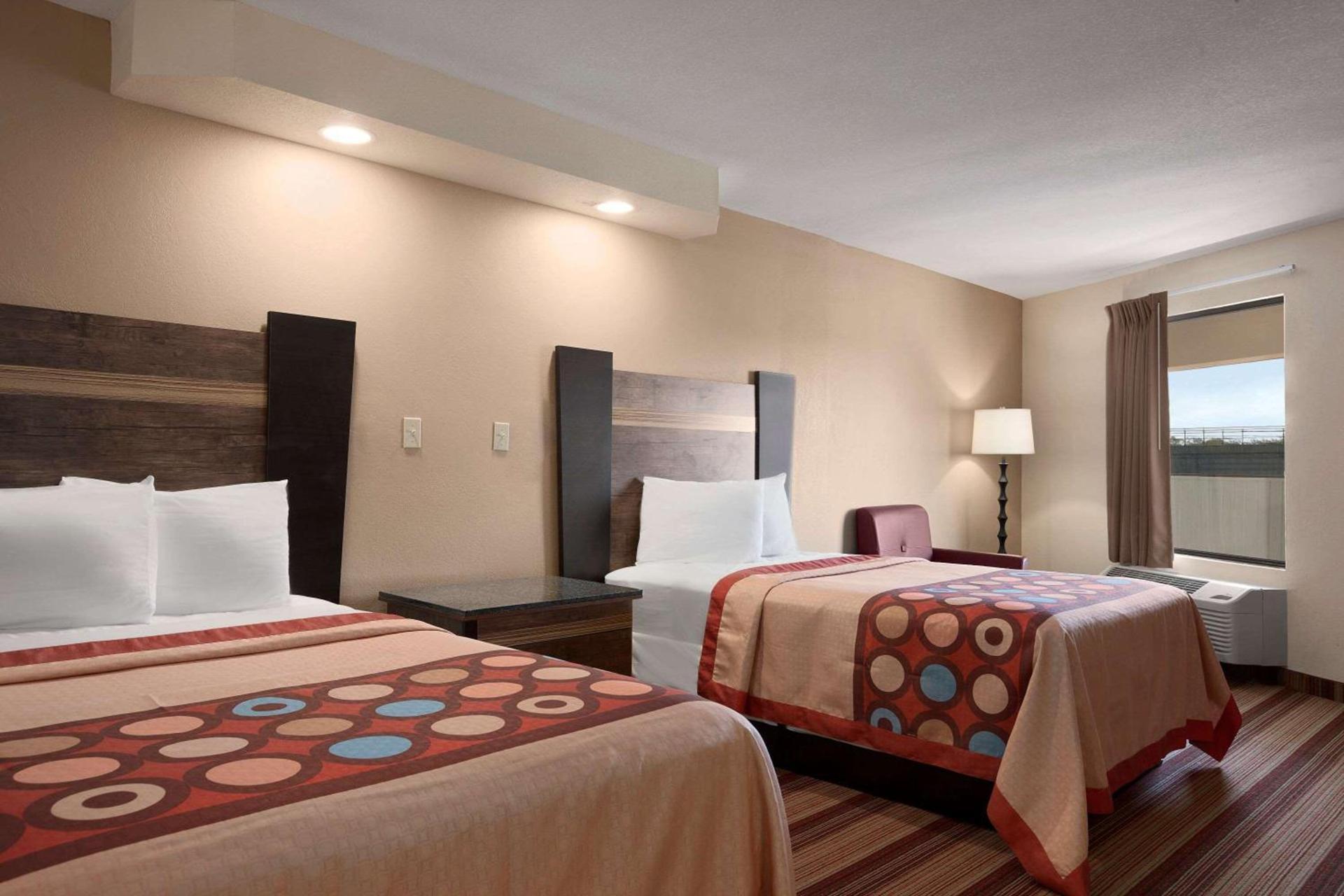Super 8 by Wyndham Rahway/Newark photo 18