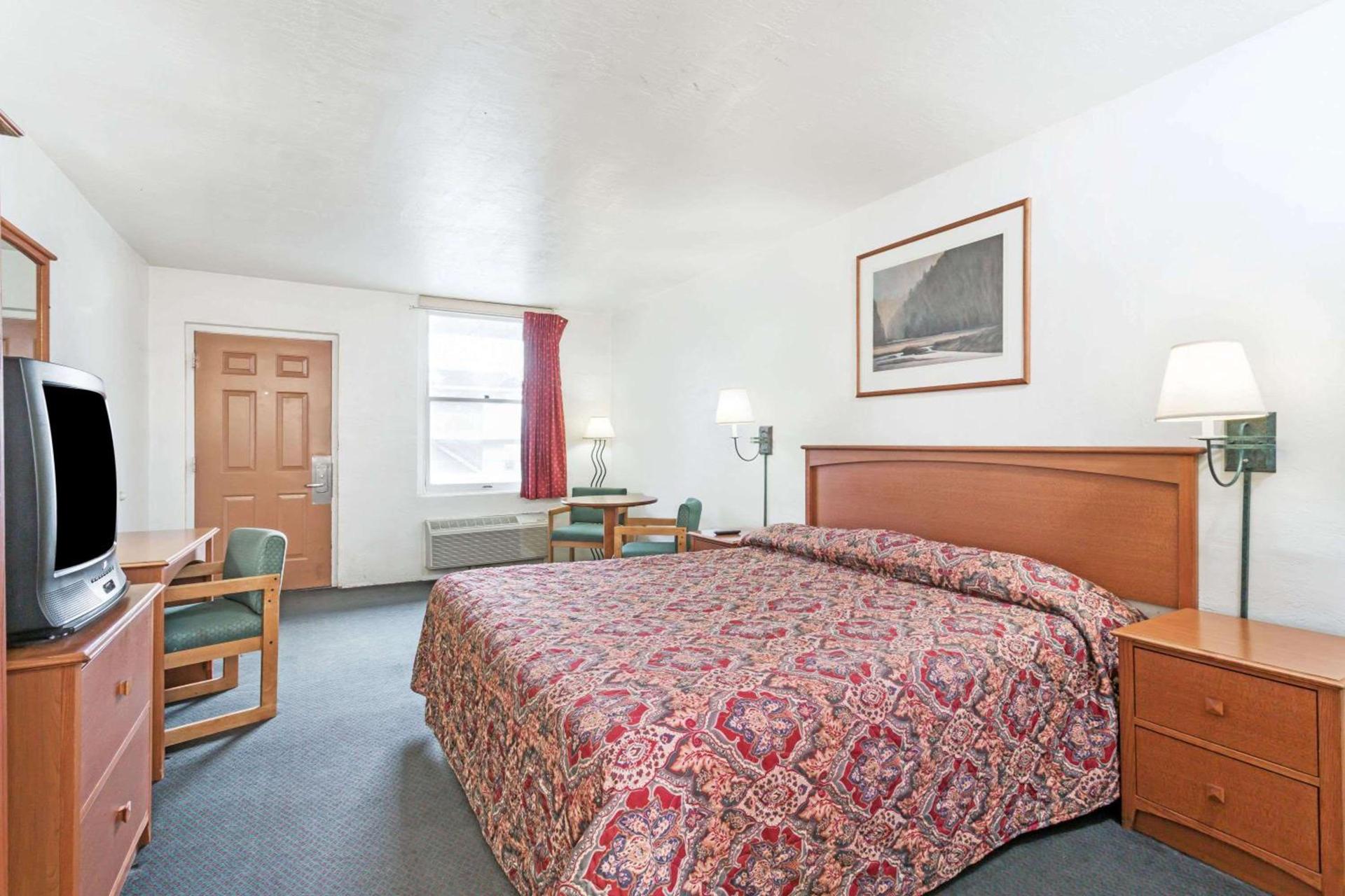 Americas Best Value Inn Wendover photo 21
