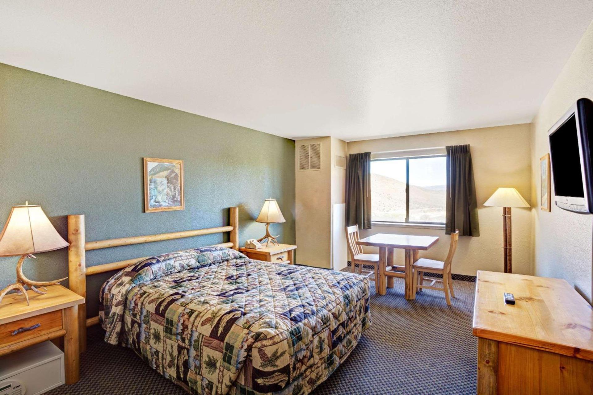 Topaz Lodge photo 14