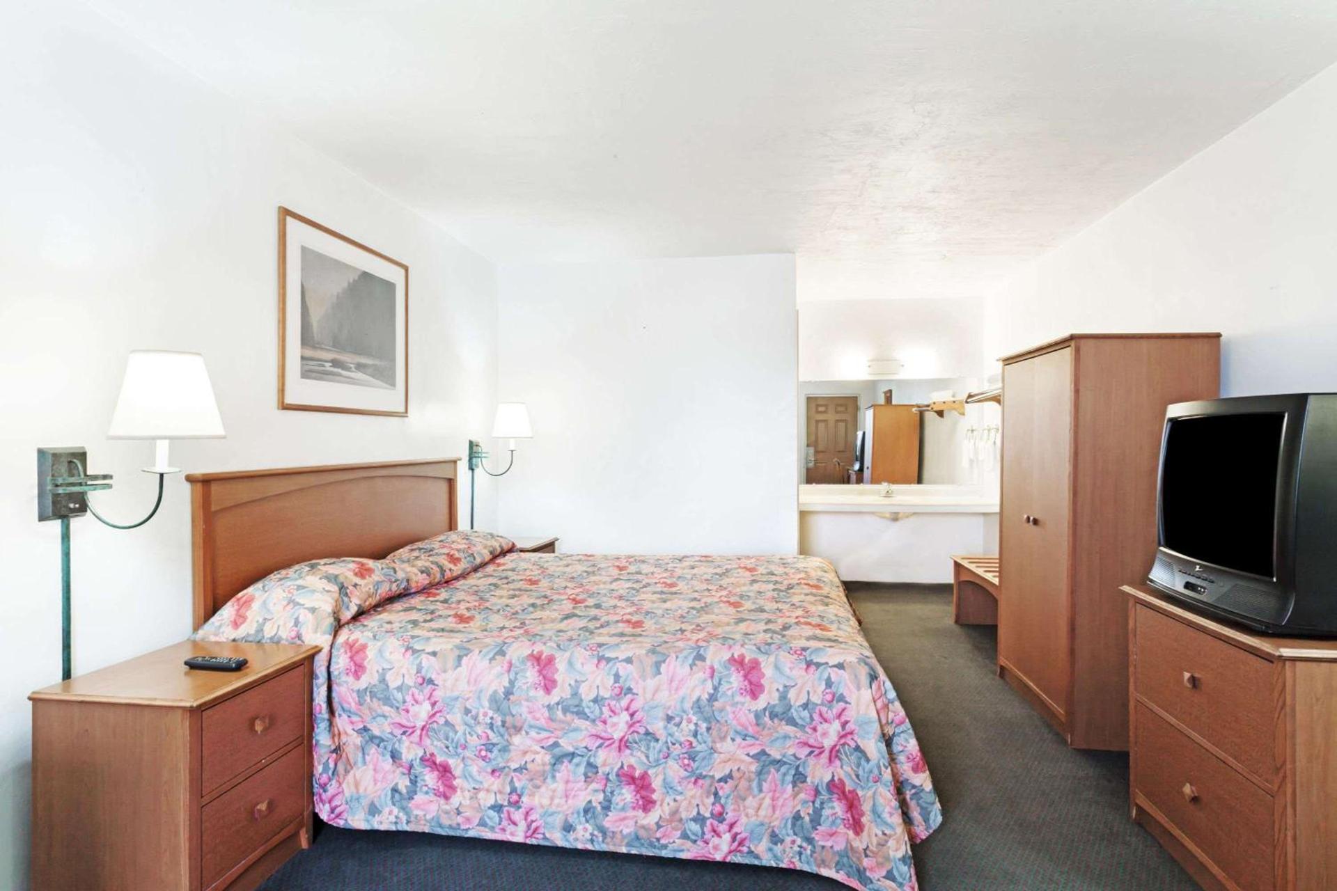 Americas Best Value Inn Wendover photo 22