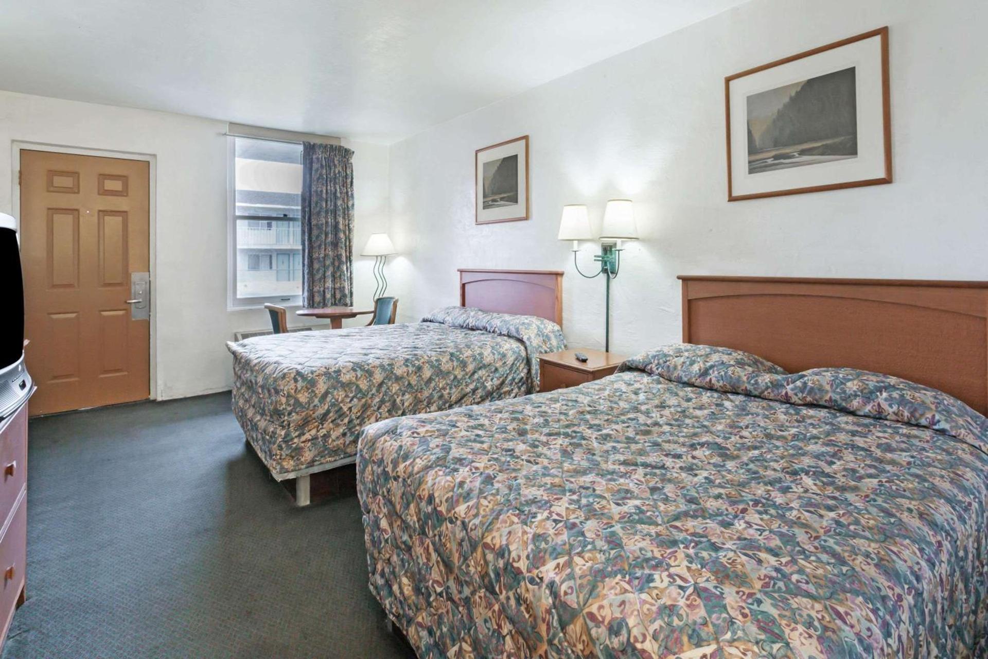 Americas Best Value Inn Wendover photo 24