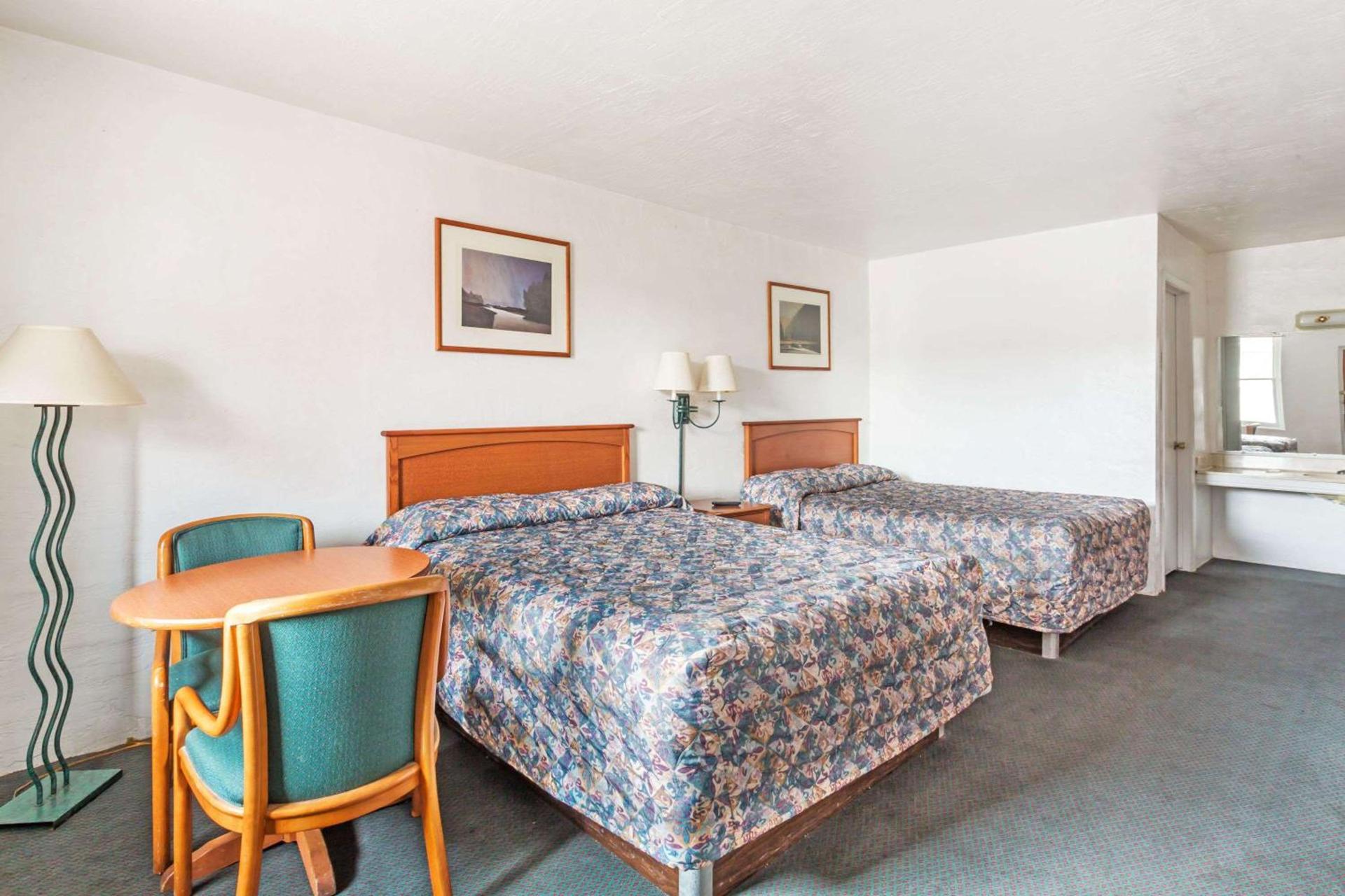 Americas Best Value Inn Wendover photo 29