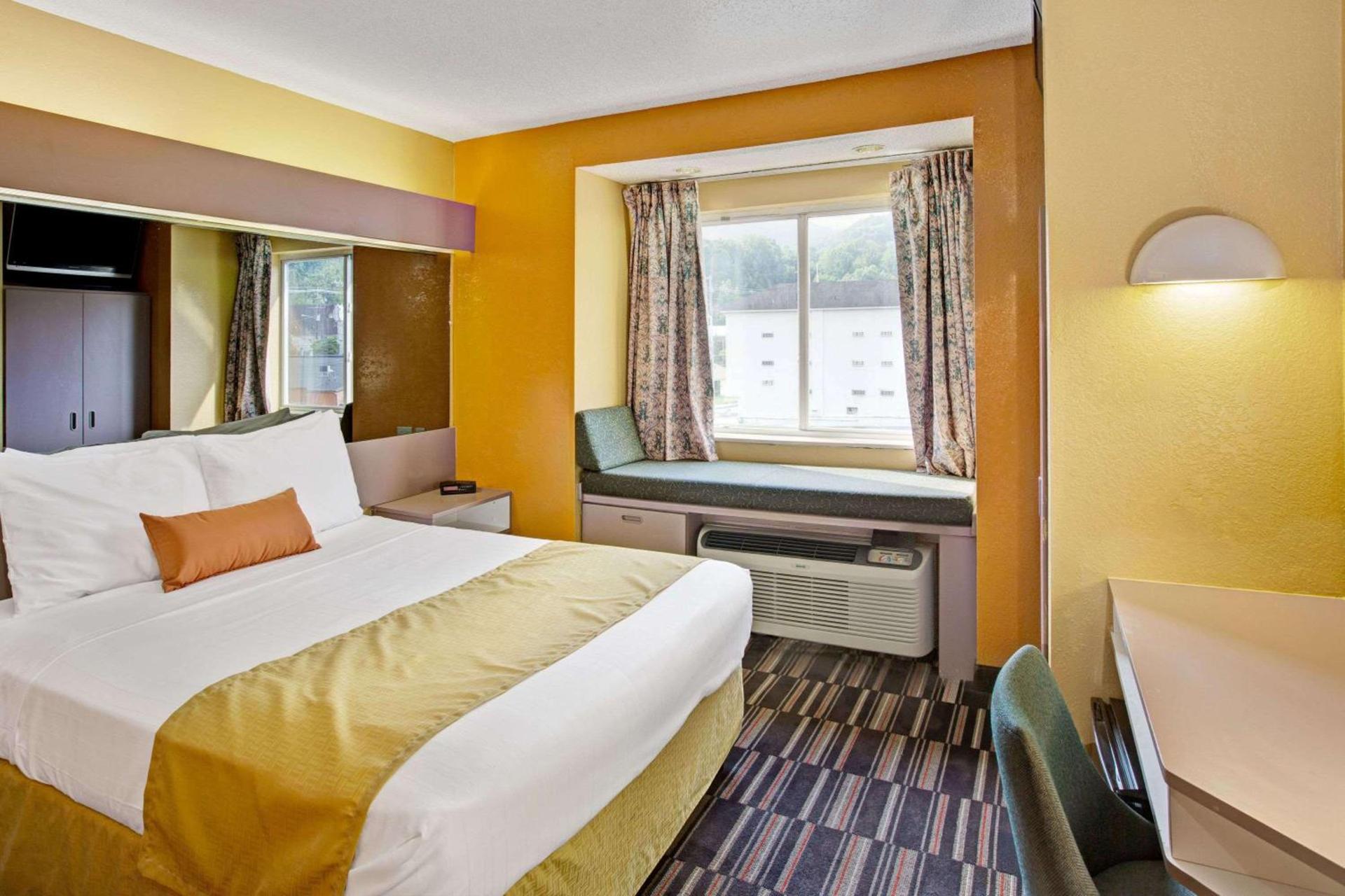 Microtel Inn & Suites by Wyndham Gatlinburg photo 11