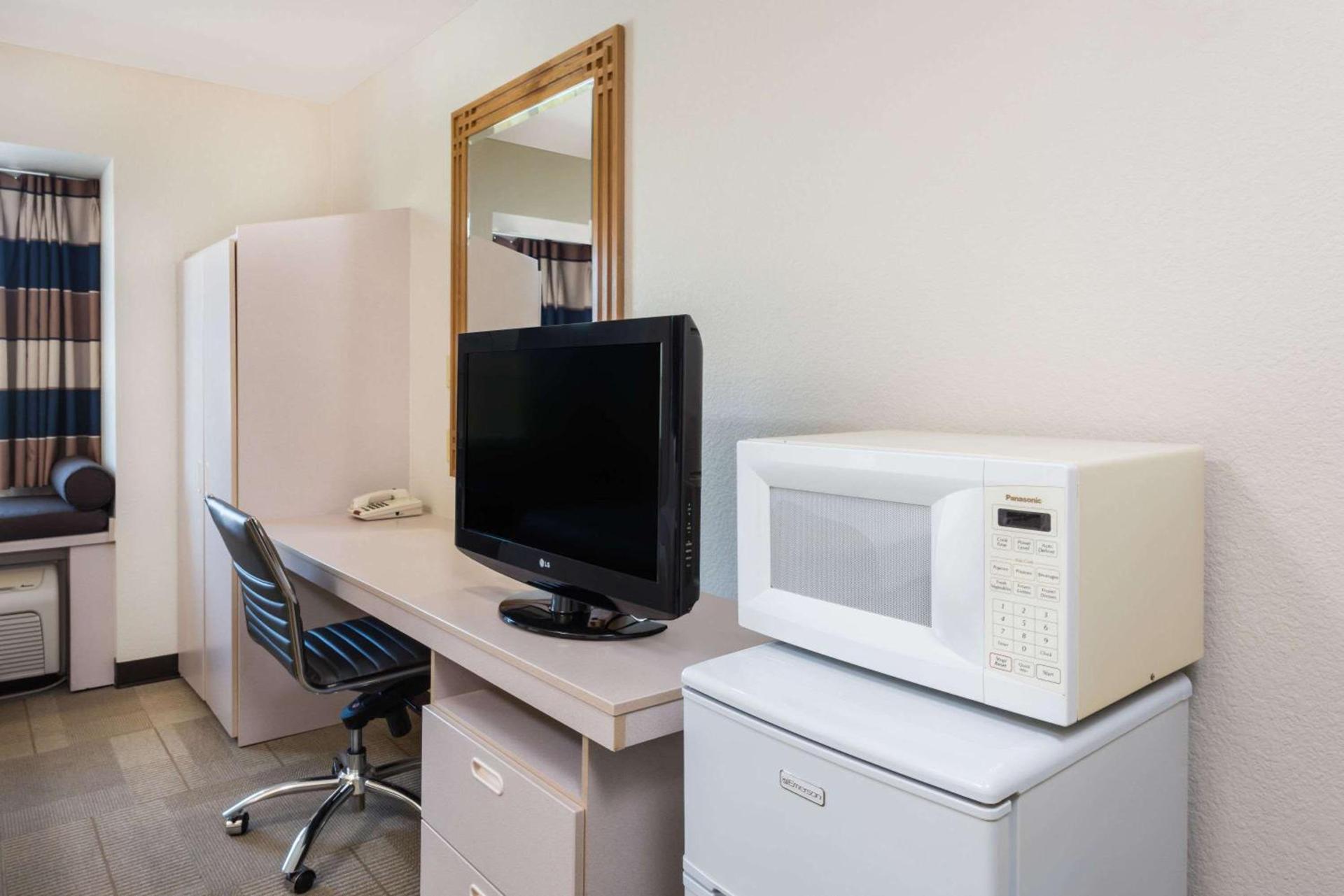 Microtel Inn & Suites by Wyndham Sainte Genevieve photo 29