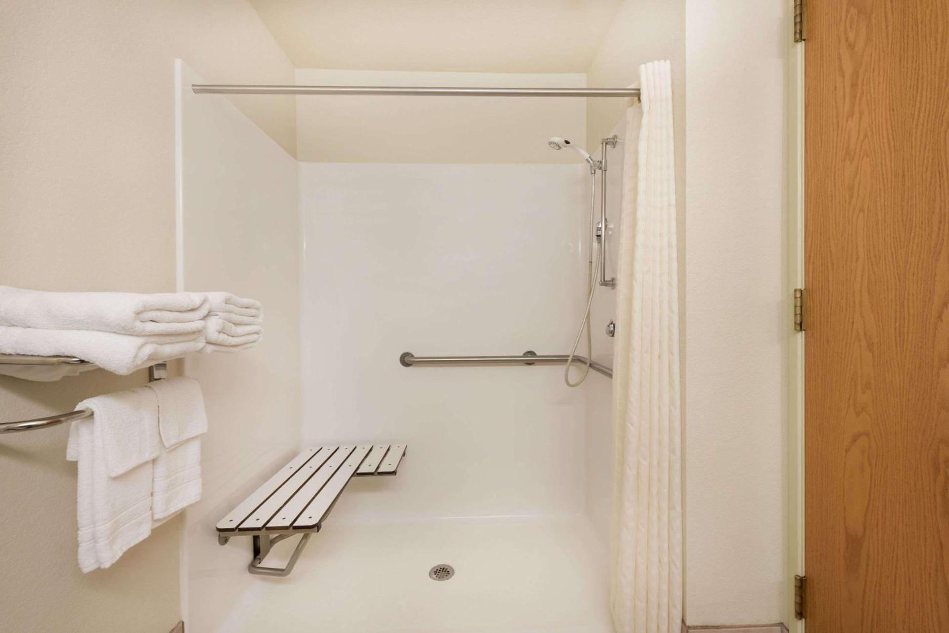 Microtel Inn & Suites by Wyndham Sainte Genevieve photo 30