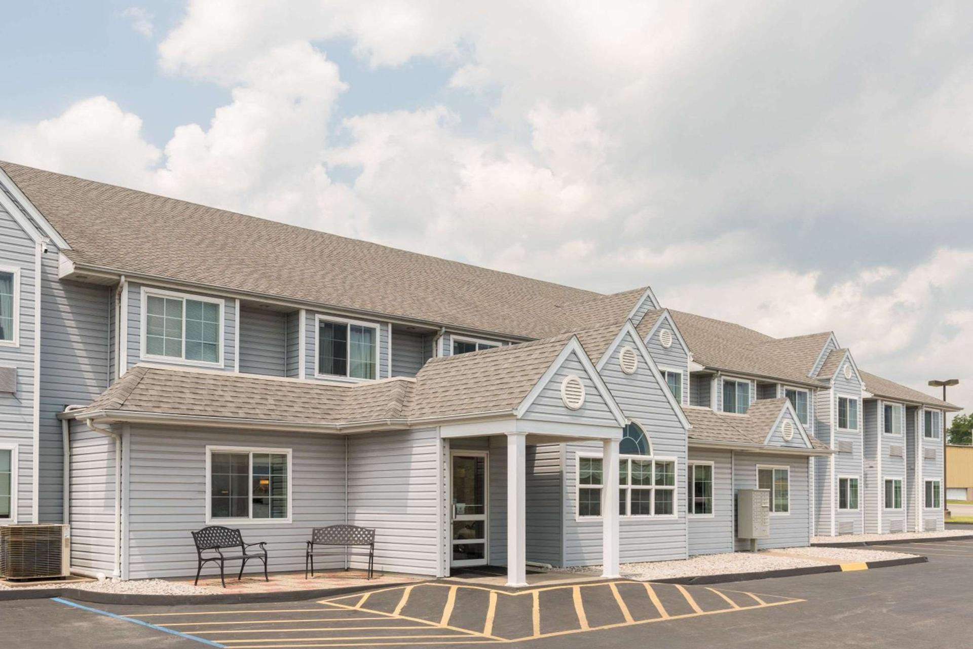 Microtel Inn & Suites by Wyndham Sainte Genevieve photo 28