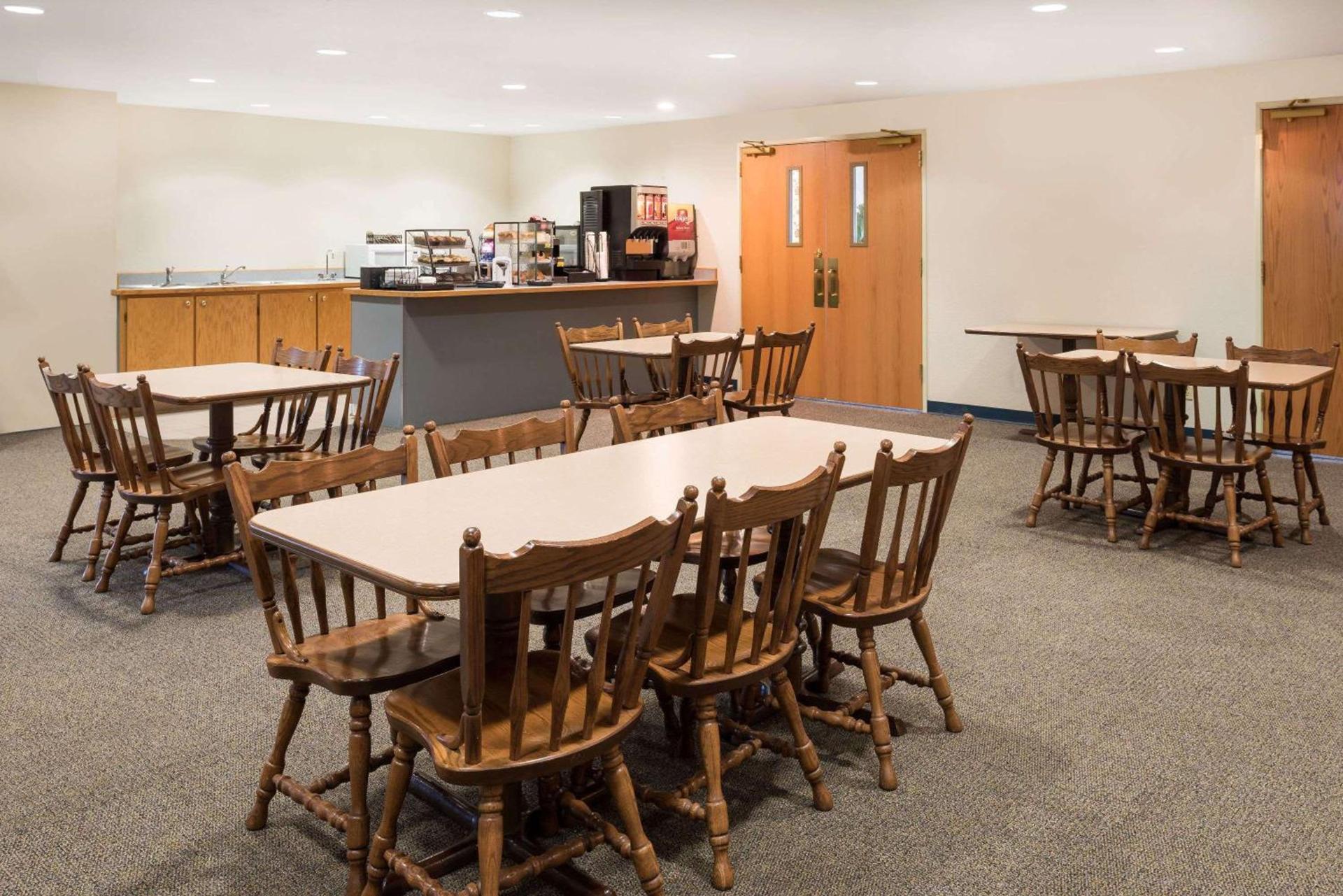 Microtel Inn & Suites by Wyndham Sainte Genevieve photo 26
