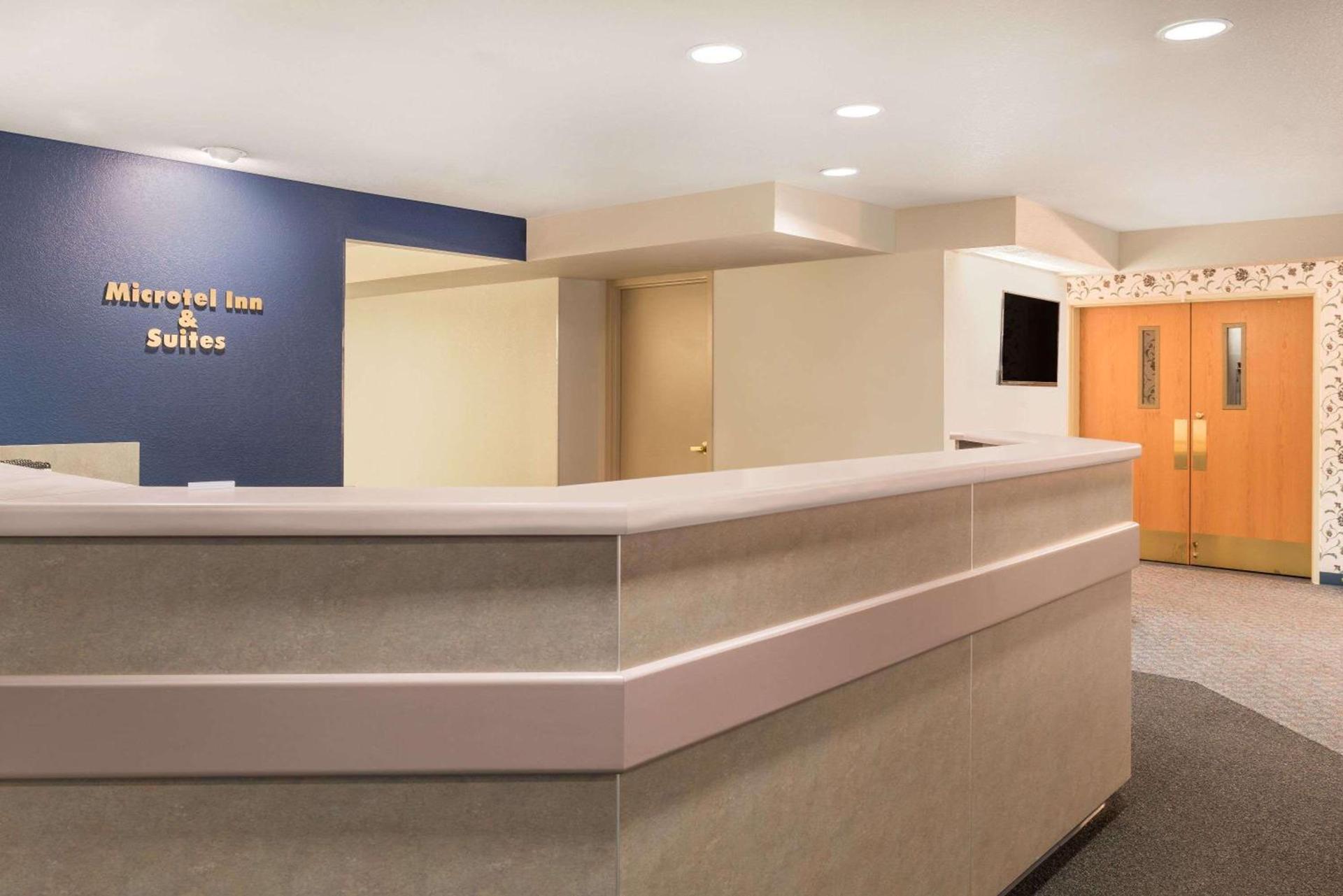 Microtel Inn & Suites by Wyndham Sainte Genevieve photo 21