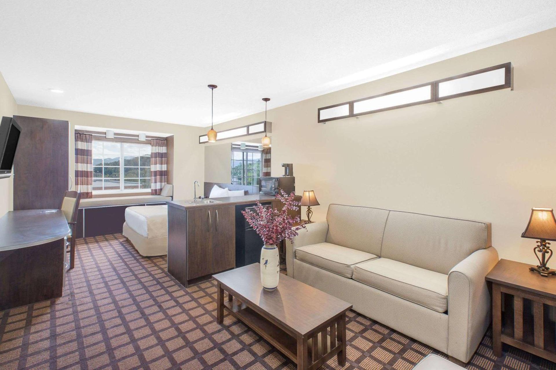 Microtel Inn & Suites by Wyndham Franklin photo 4