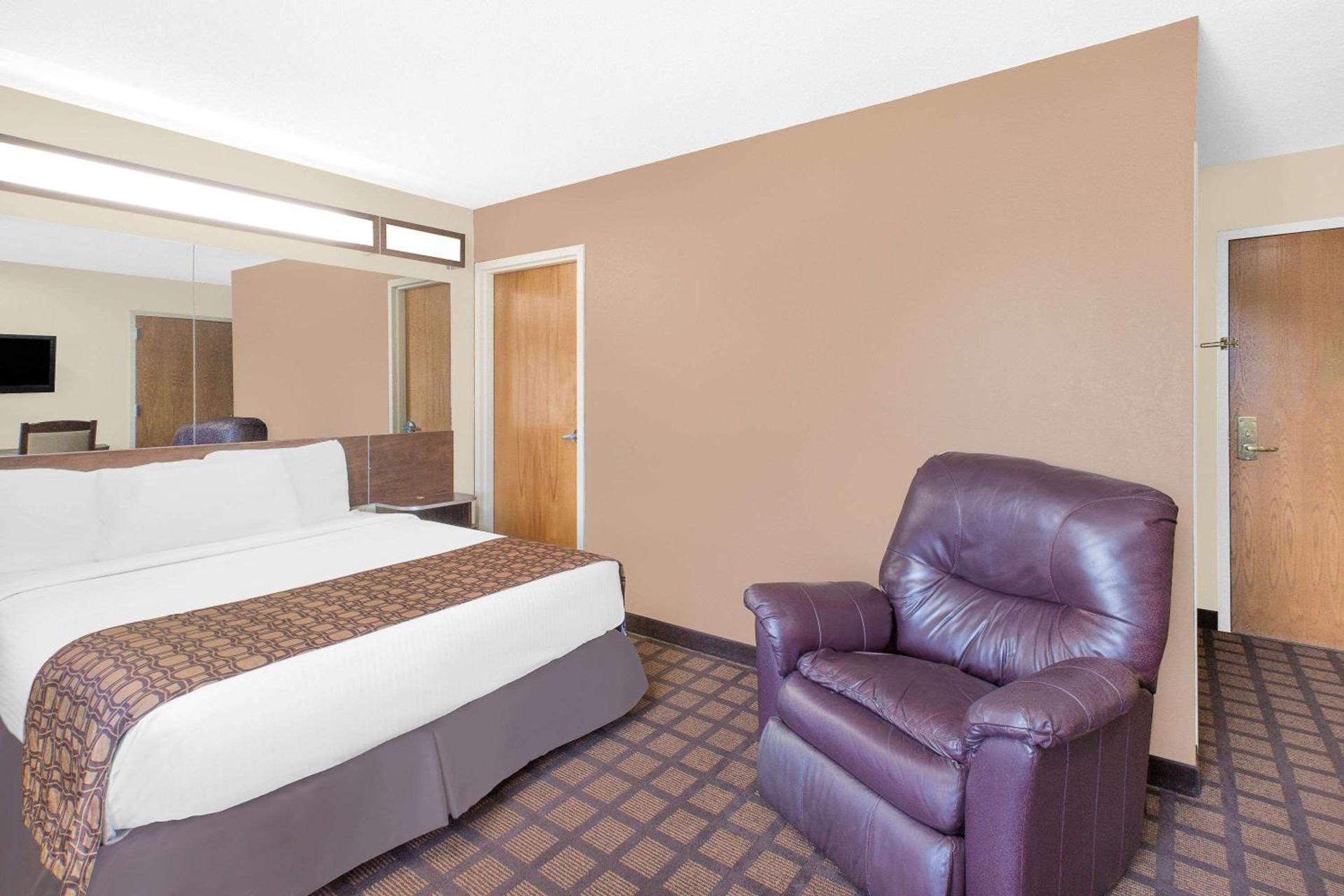 Microtel Inn & Suites by Wyndham Franklin photo 6