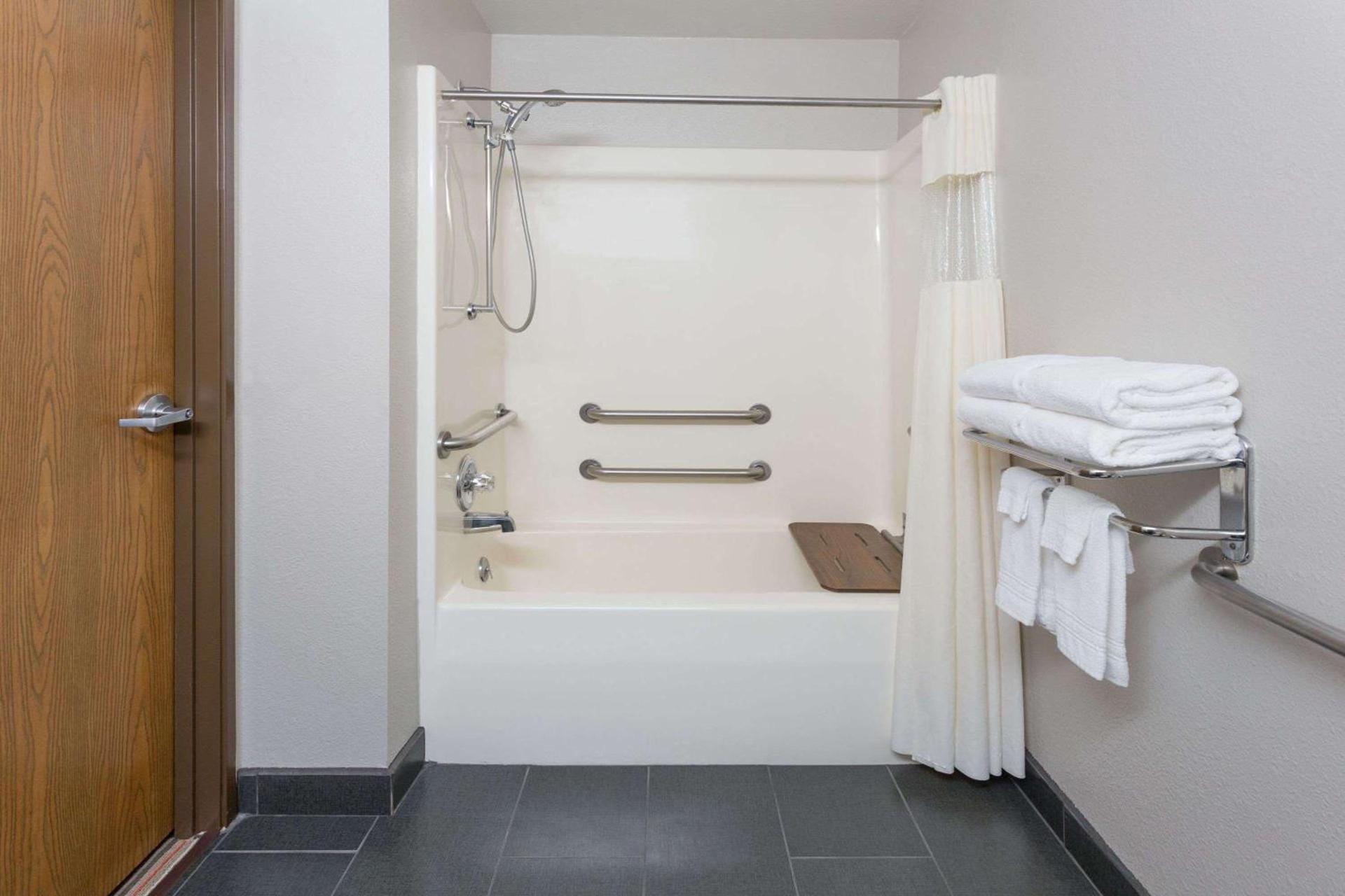 Microtel Inn and Suites by Wyndham Appleton photo 17