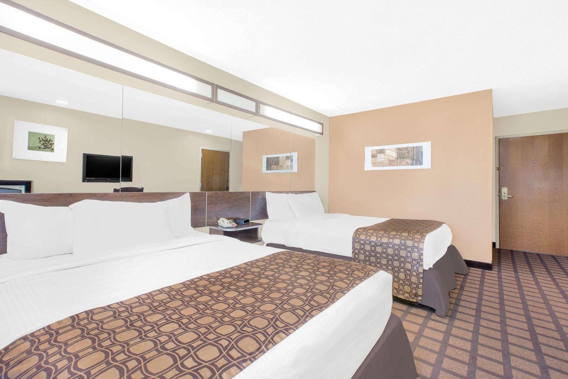 Microtel Inn & Suites by Wyndham Franklin photo 7