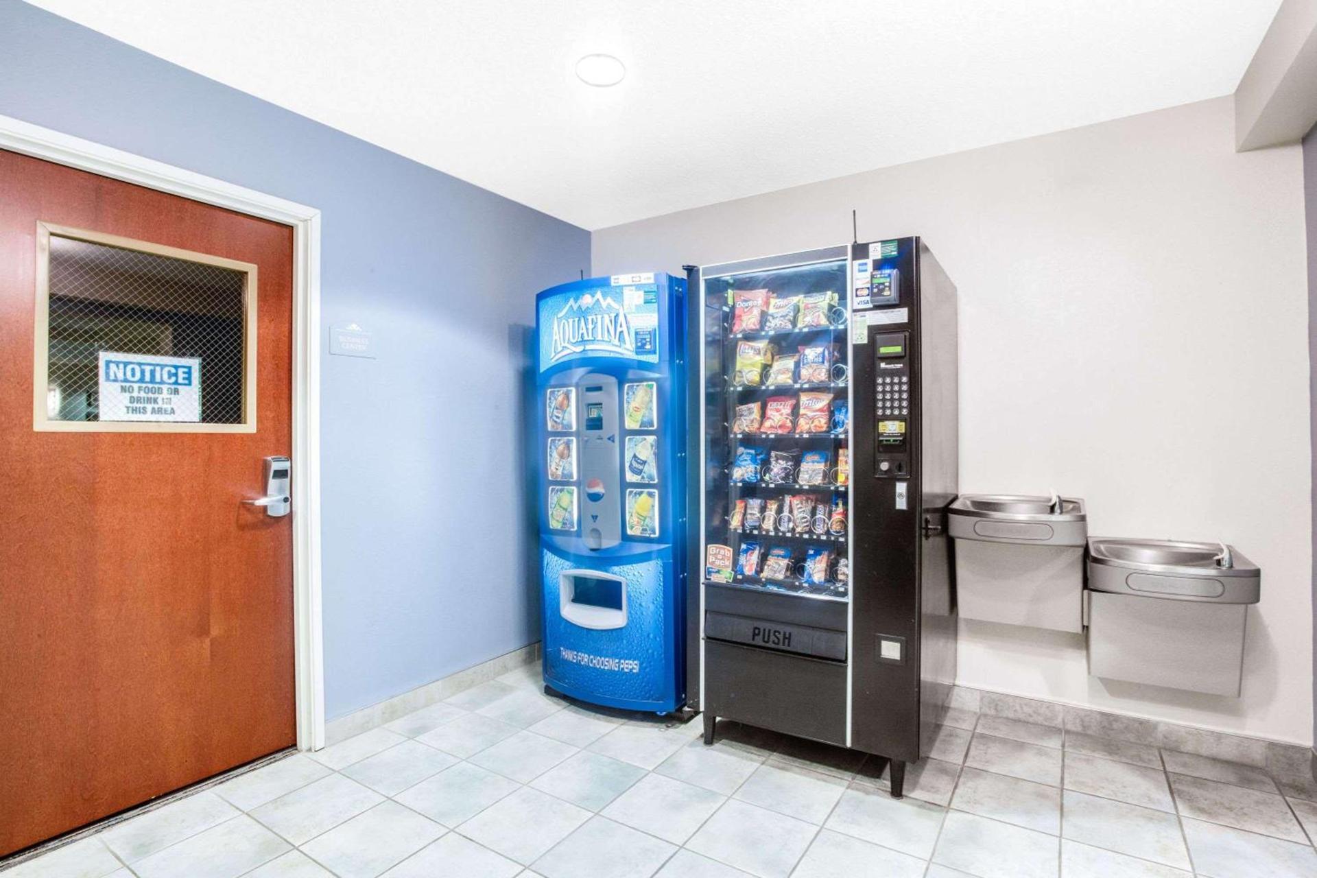 Microtel Inn & Suites Bath photo 15