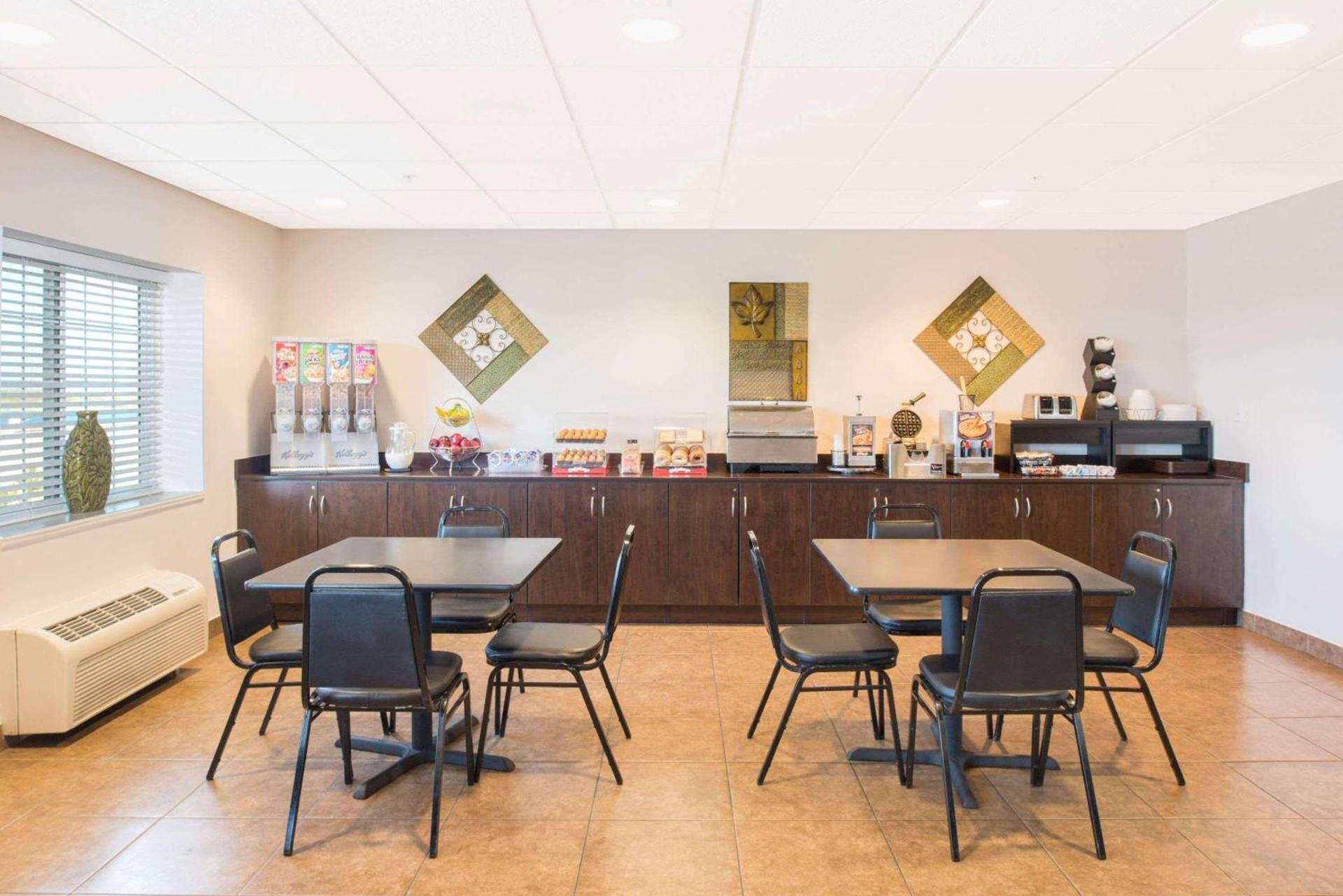 Microtel Inn & Suites by Wyndham Quincy Downtown - River Area photo 5