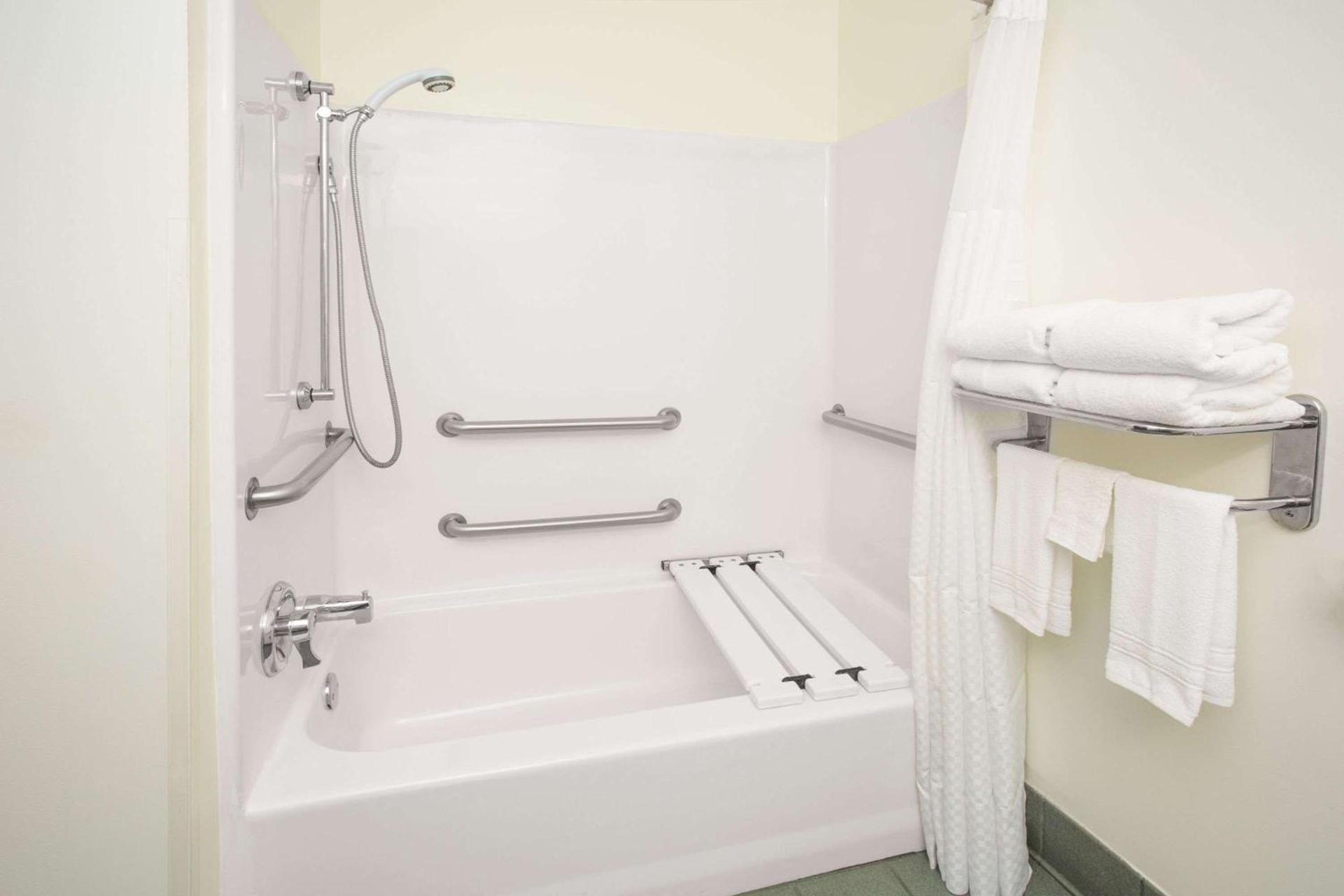 Microtel Inn & Suites by Wyndham photo 8