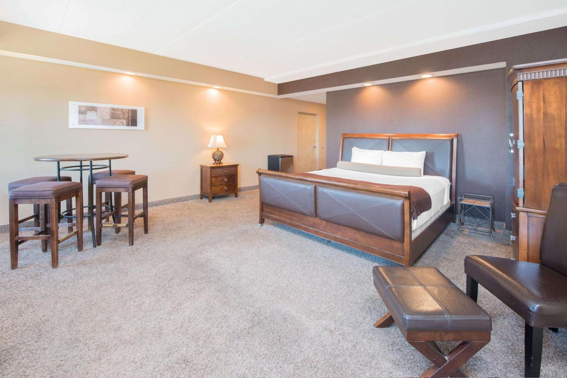 Microtel Inn & Suites by Wyndham Quincy Downtown - River Area photo 3