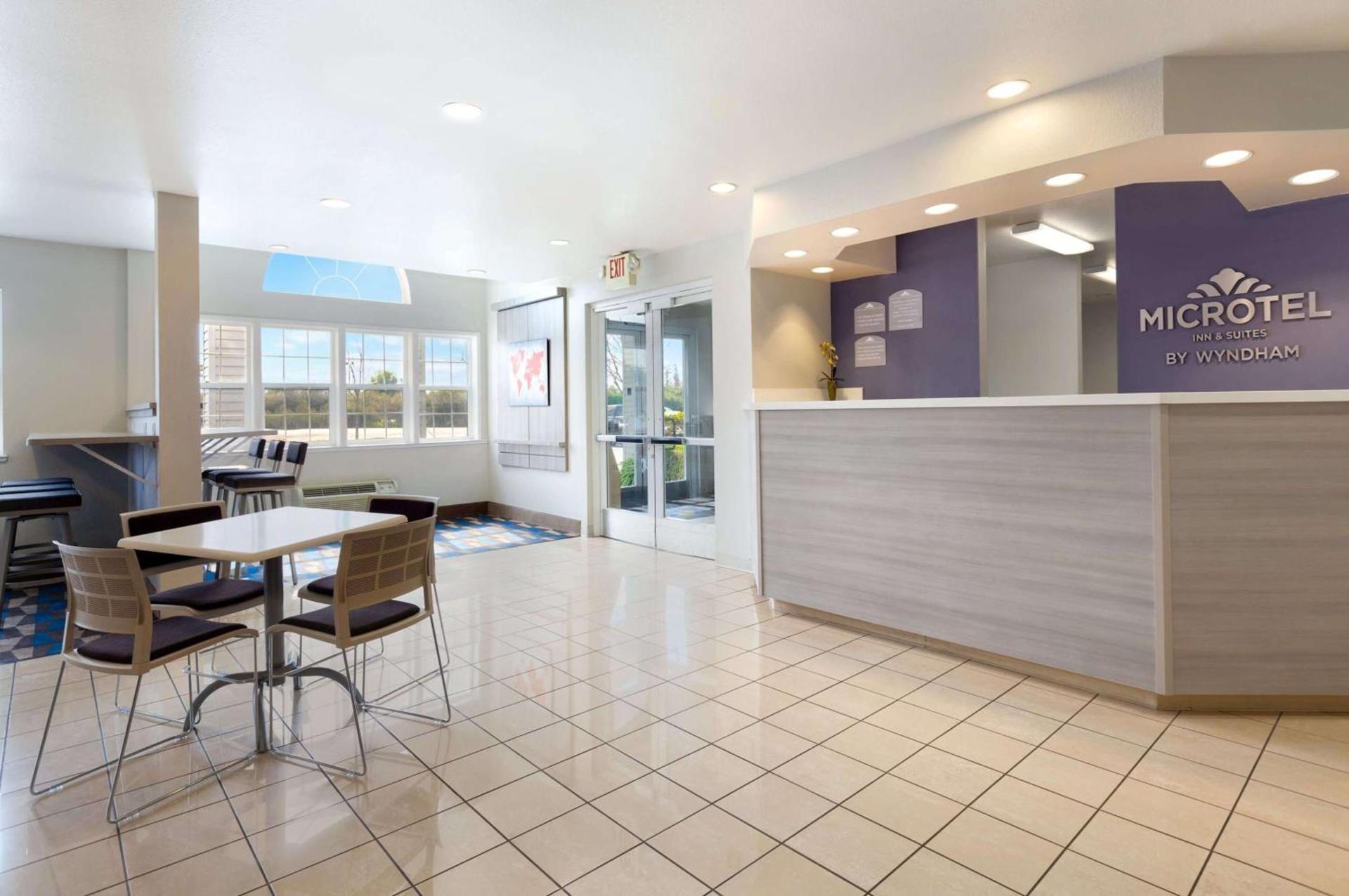Microtel Inn & Suites Modesto photo 2