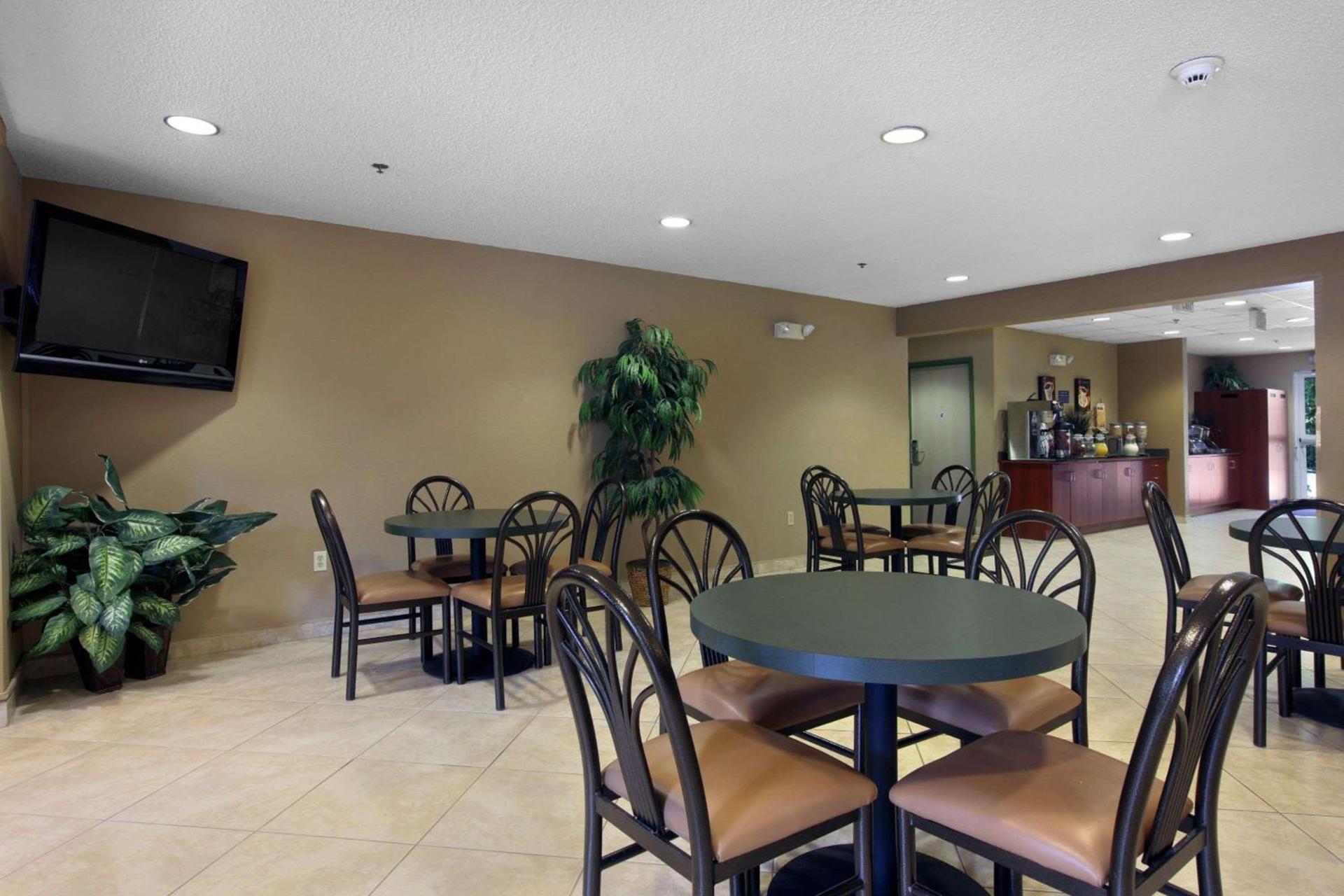 Microtel Inn & Suites by Wyndham Palm Coast I-95 photo 31