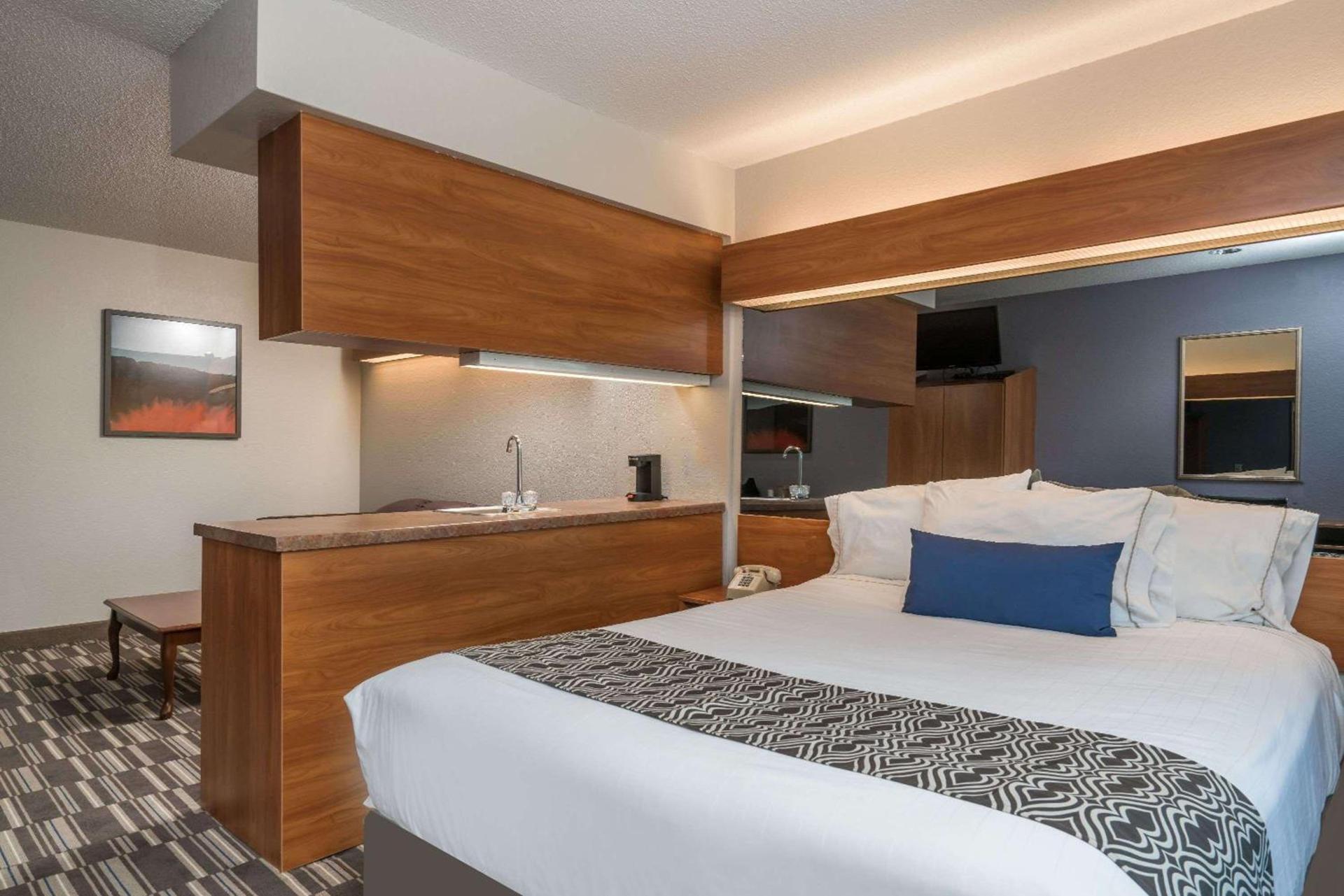 Microtel Inn & Suites by Wyndham Springfield photo 18