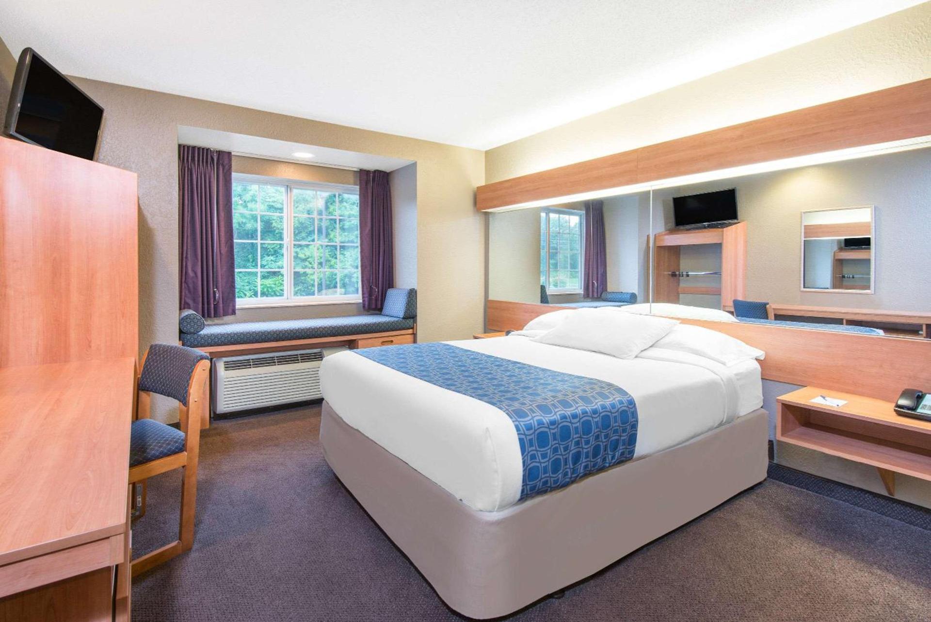 Microtel Inn & Suites by Wyndham Hazelton/Bruceton Mills photo 18