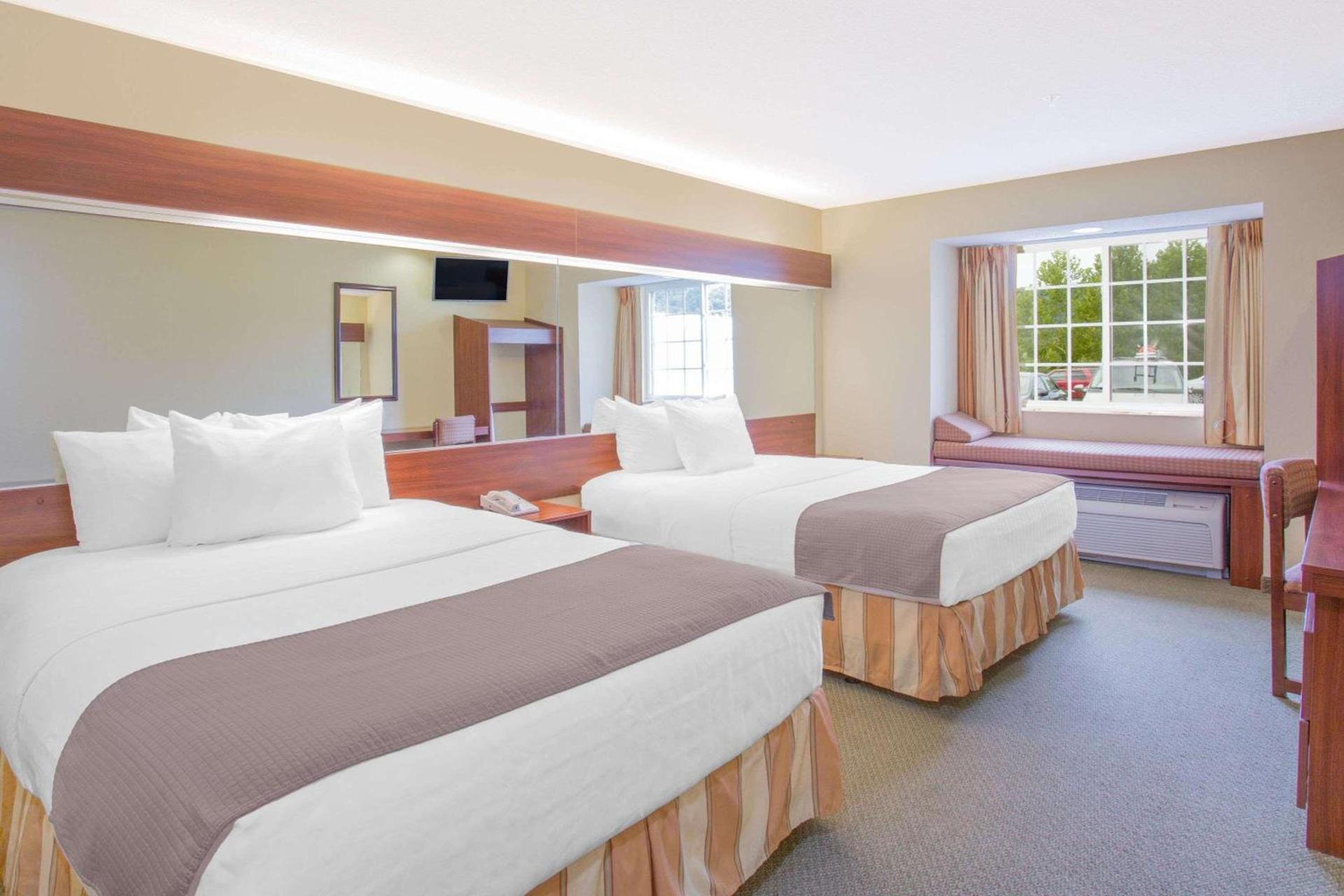 Microtel Inn and Suites Gassaway photo 19