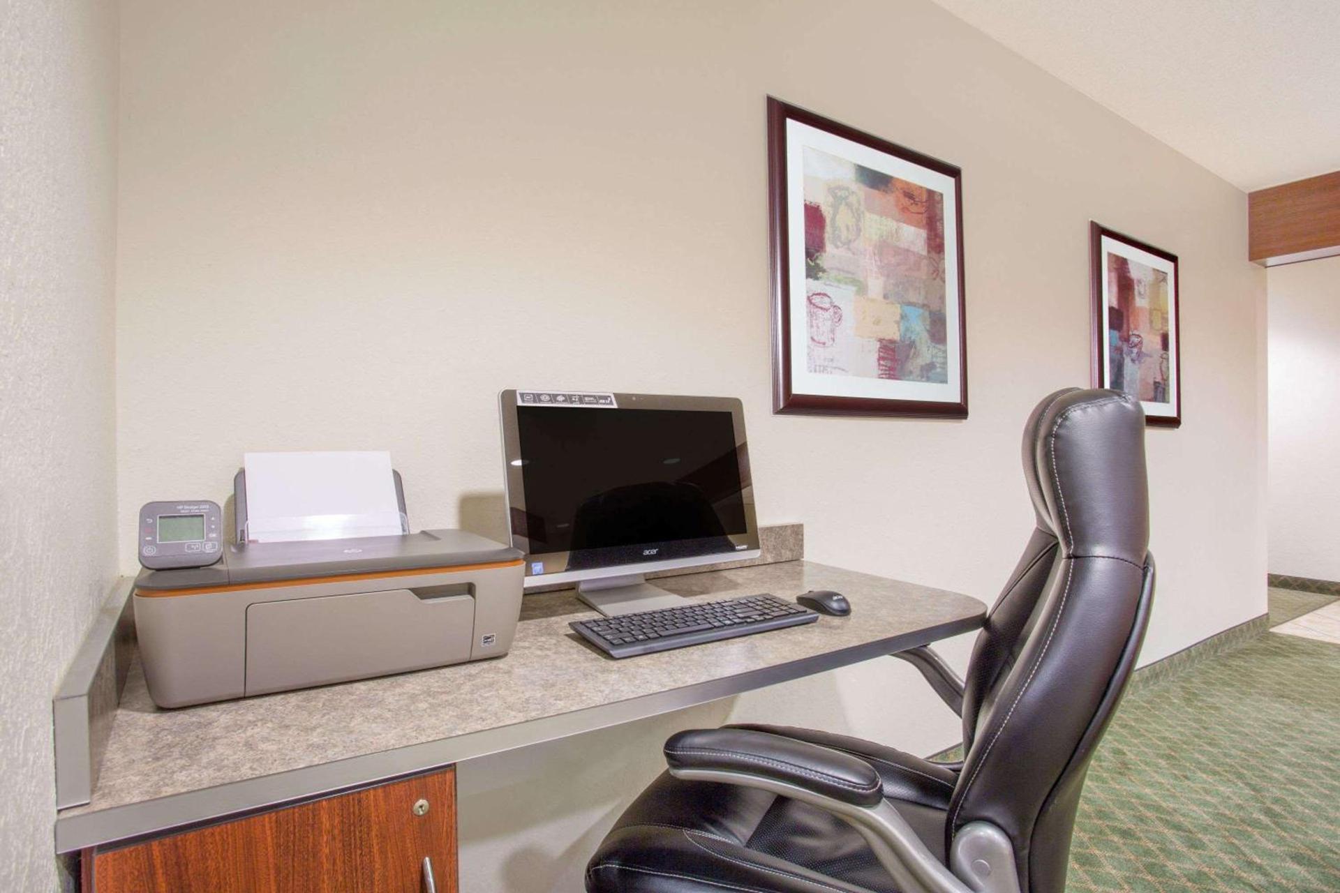 Microtel Inn and Suites Gassaway photo 20