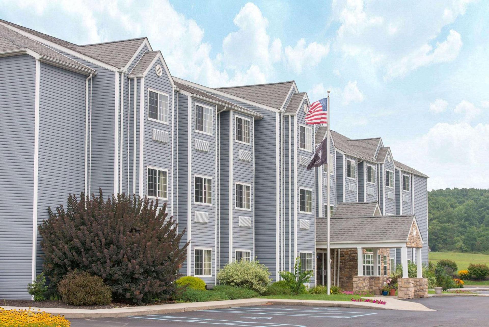 Microtel Inn & Suites by Wyndham Hazelton/Bruceton Mills photo 1