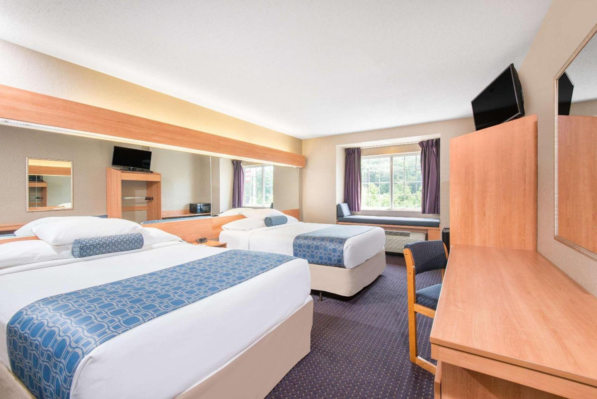 Microtel Inn & Suites by Wyndham Hazelton/Bruceton Mills photo 26