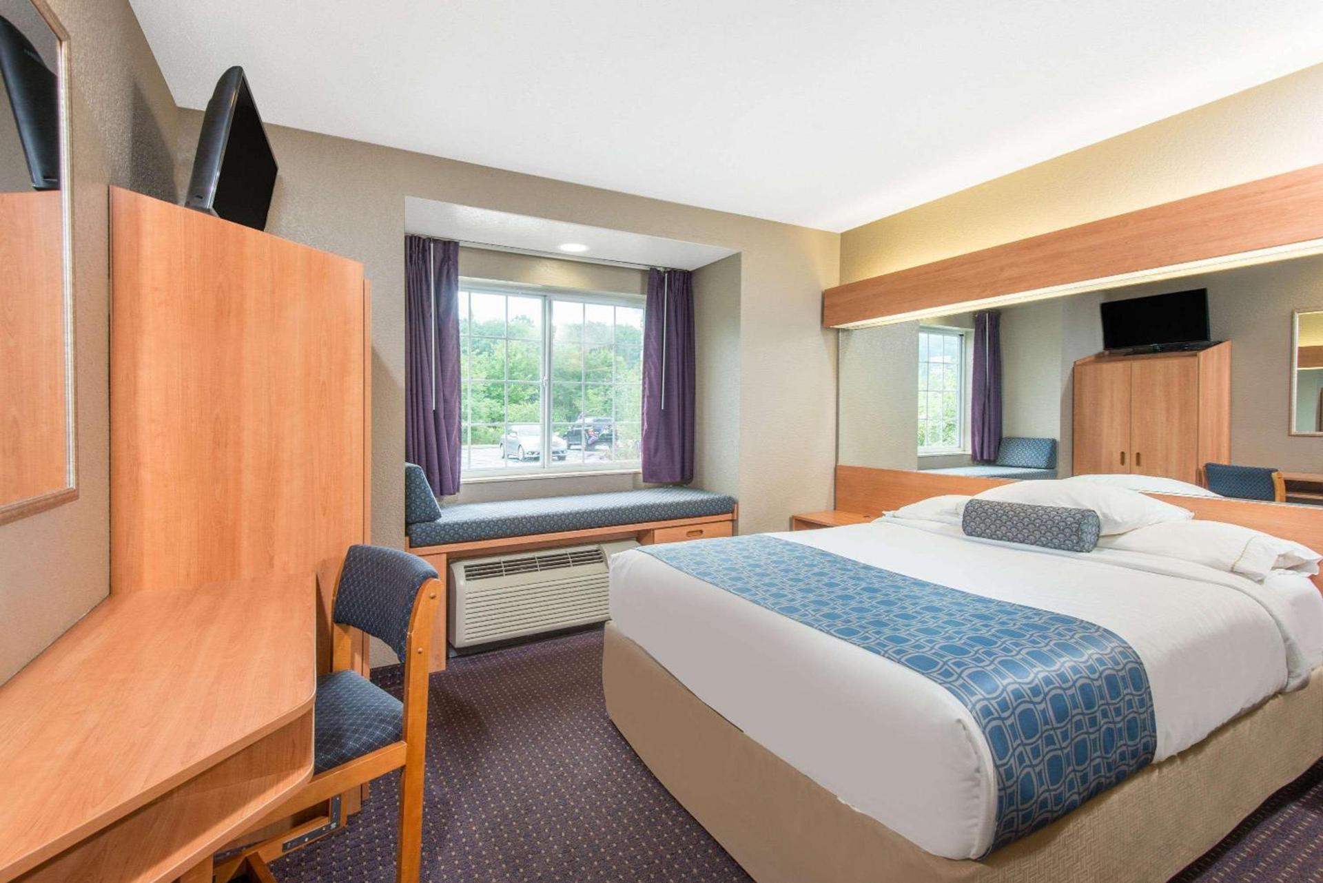 Microtel Inn & Suites by Wyndham Hazelton/Bruceton Mills photo 29