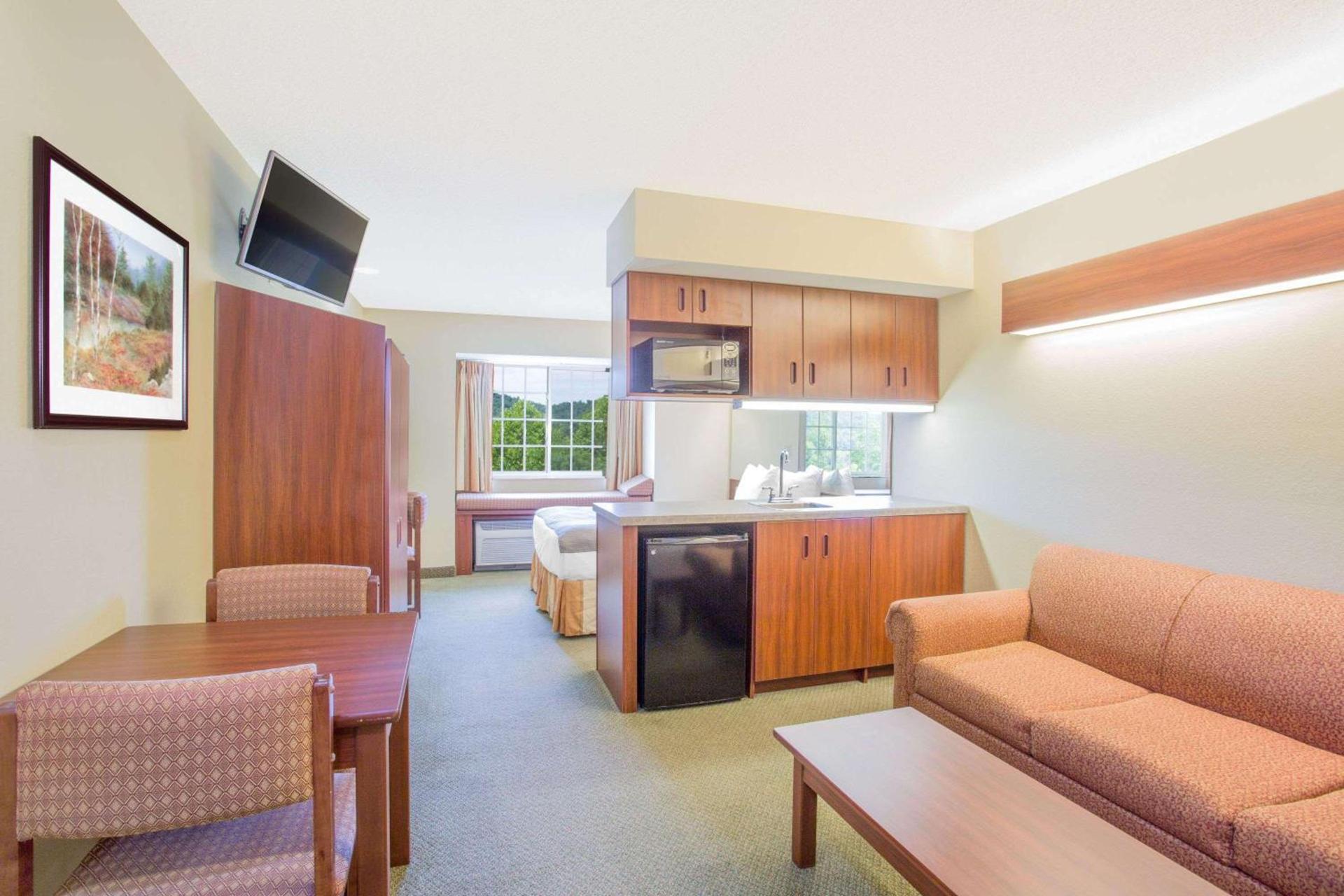 Microtel Inn and Suites Gassaway photo 21