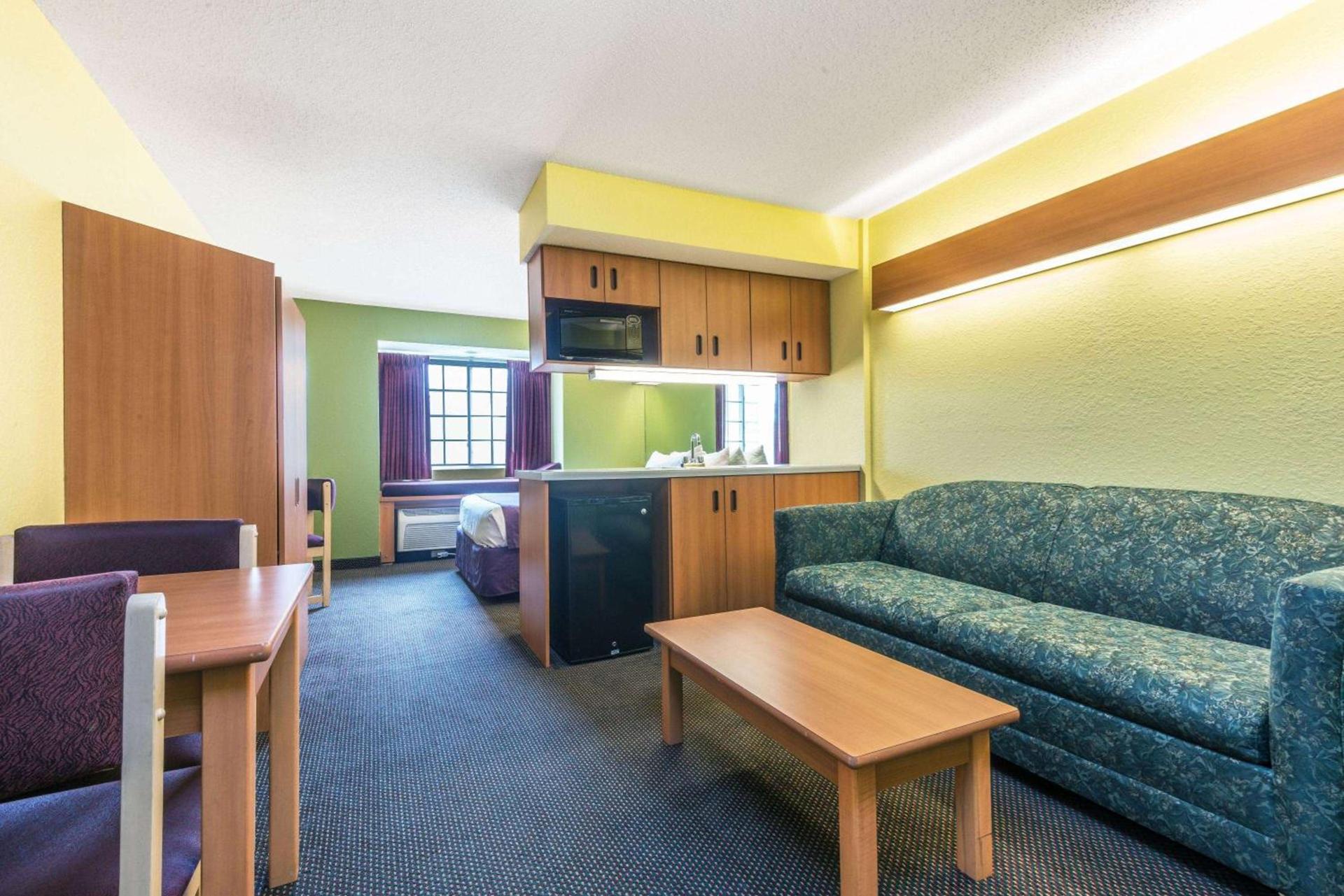 Microtel Inn & Suites by Wyndham Auburn photo 2