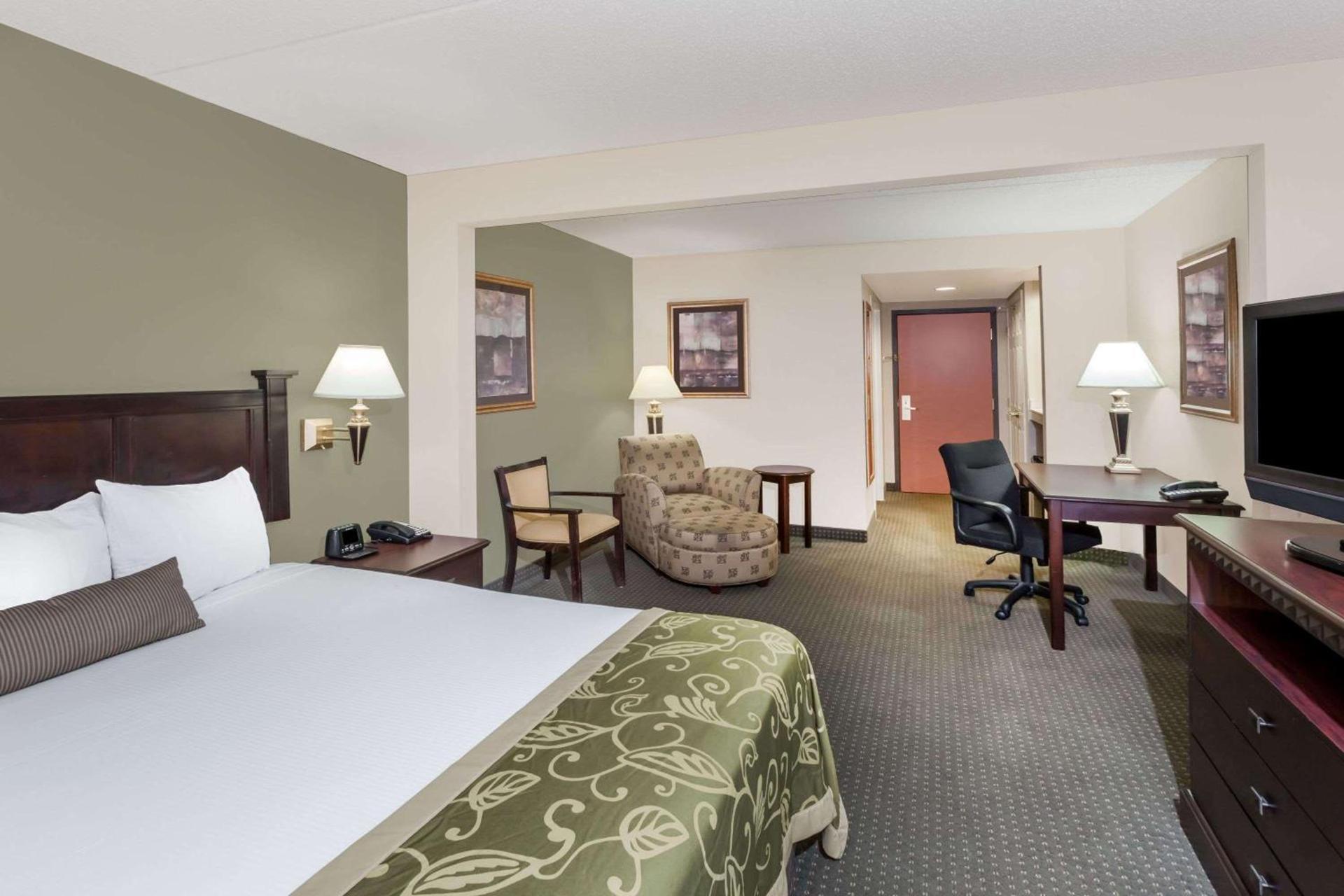 Wingate by Wyndham Peoria - Complimentary Area Shuttle photo 28