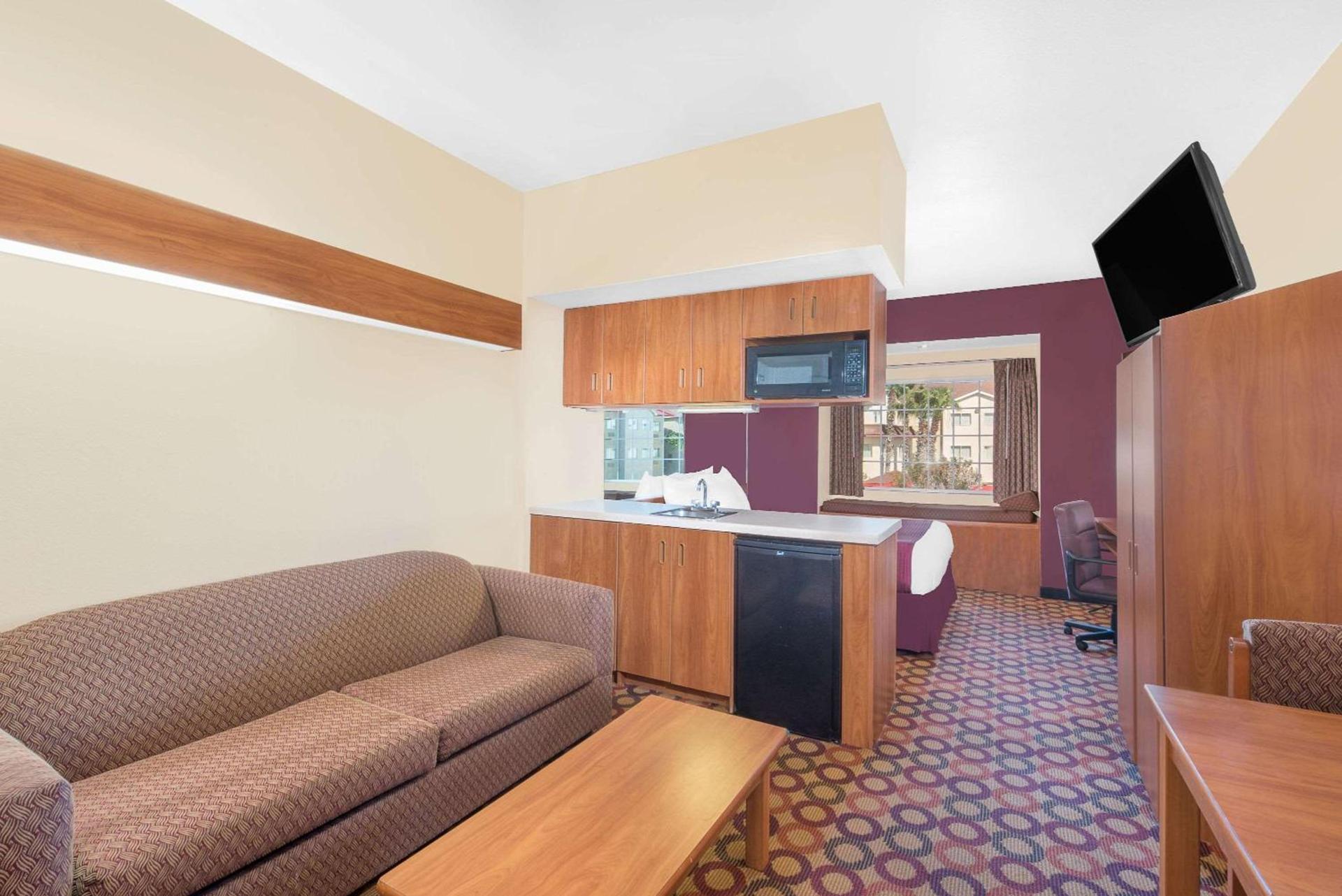 Microtel Inn & Suites by Wyndham Corpus Christi/Aransas Pass photo 3