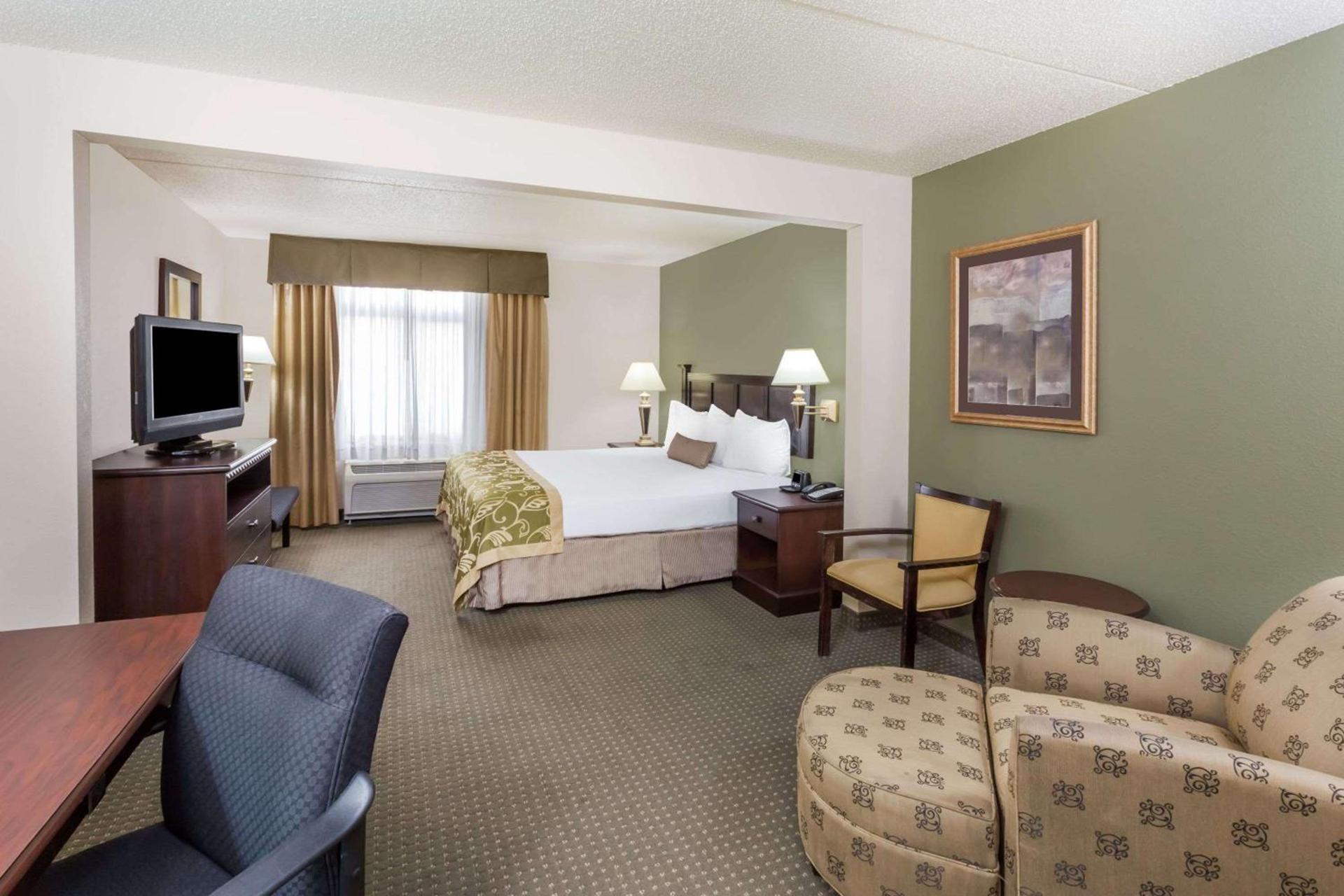Wingate by Wyndham Peoria - Complimentary Area Shuttle photo 30
