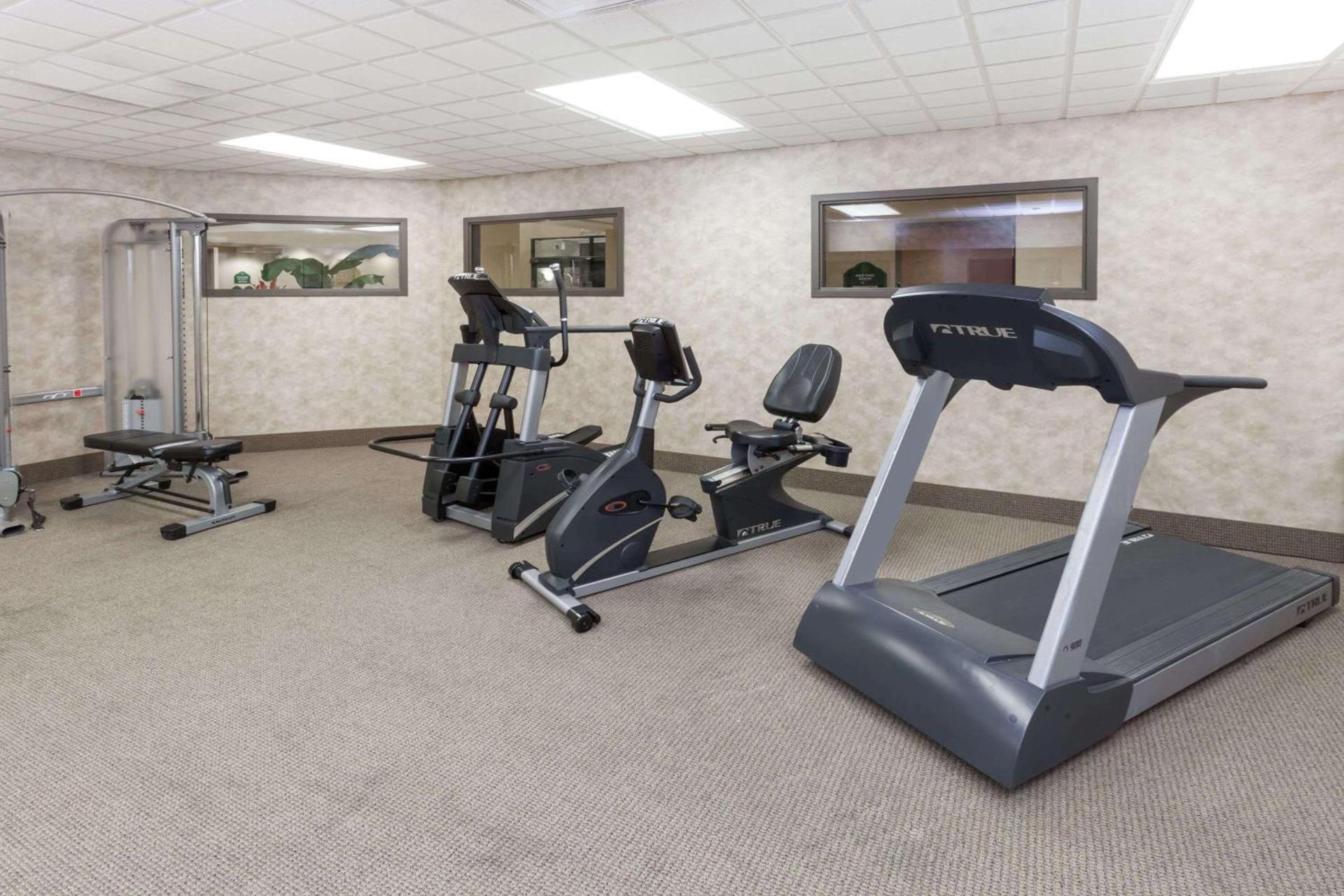 Wingate by Wyndham Peoria - Complimentary Area Shuttle photo 31