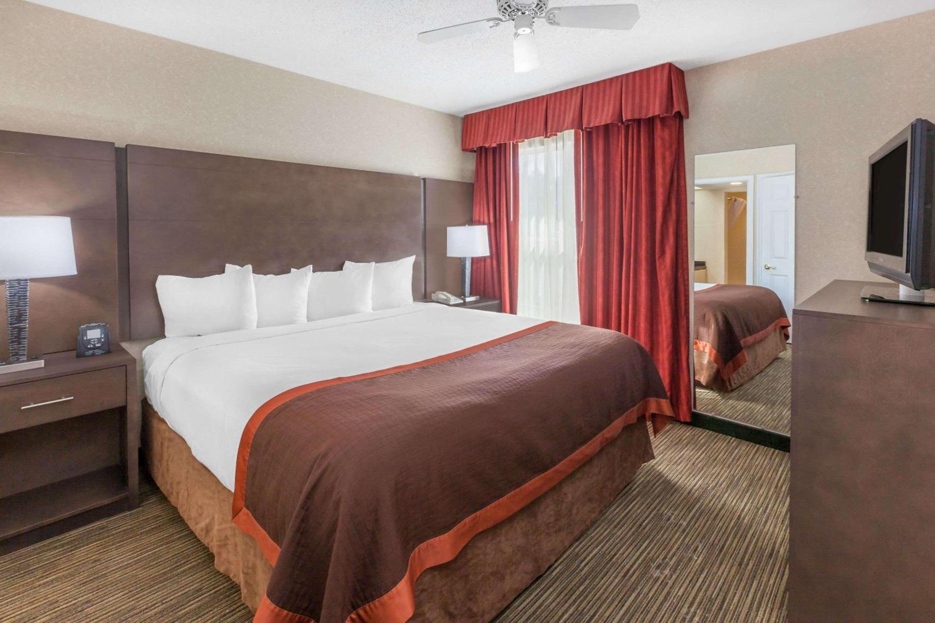 Birch Hill Suites Detroit-Warren photo 12