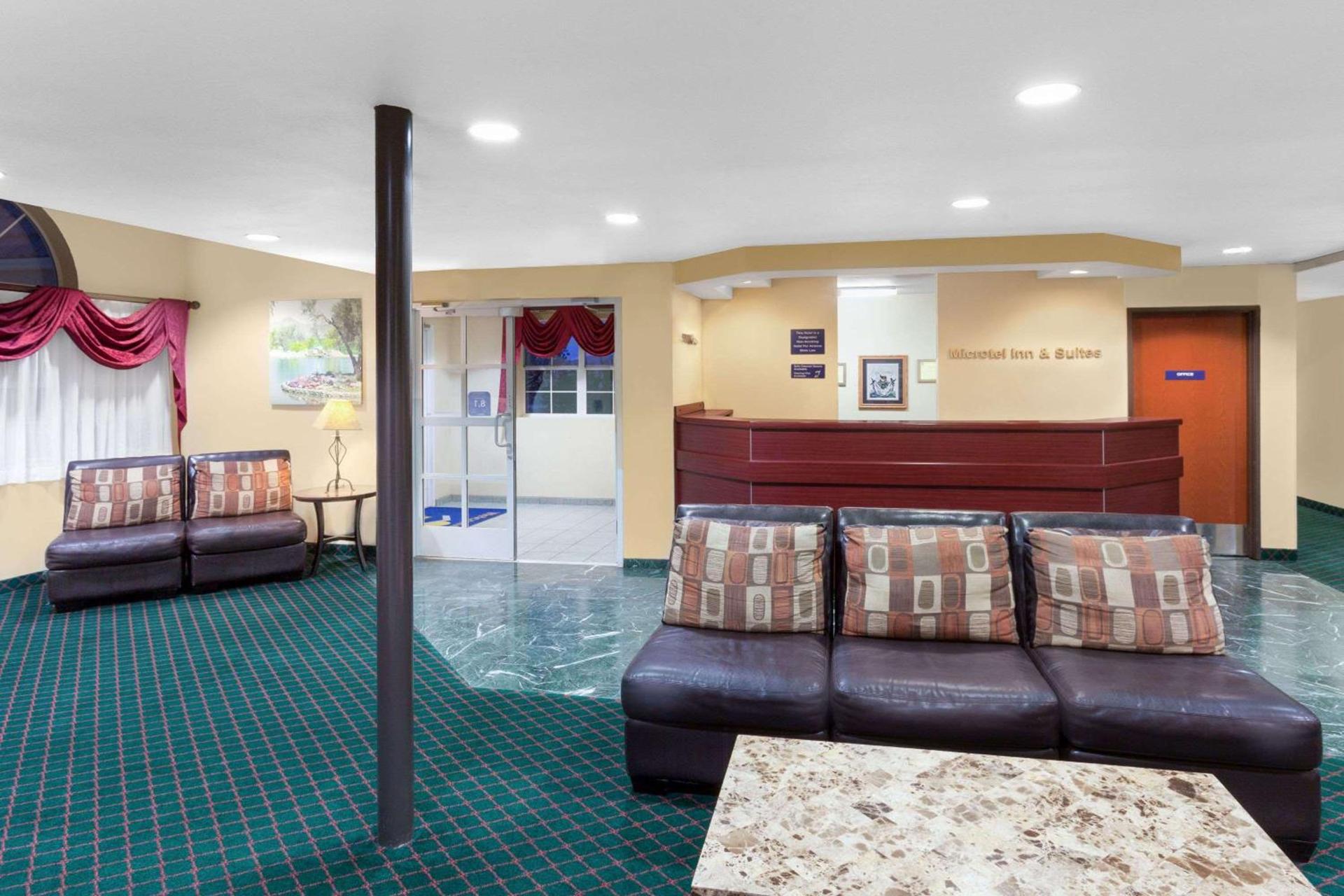 Microtel Inn & Suites by Wyndham Wellton photo 12