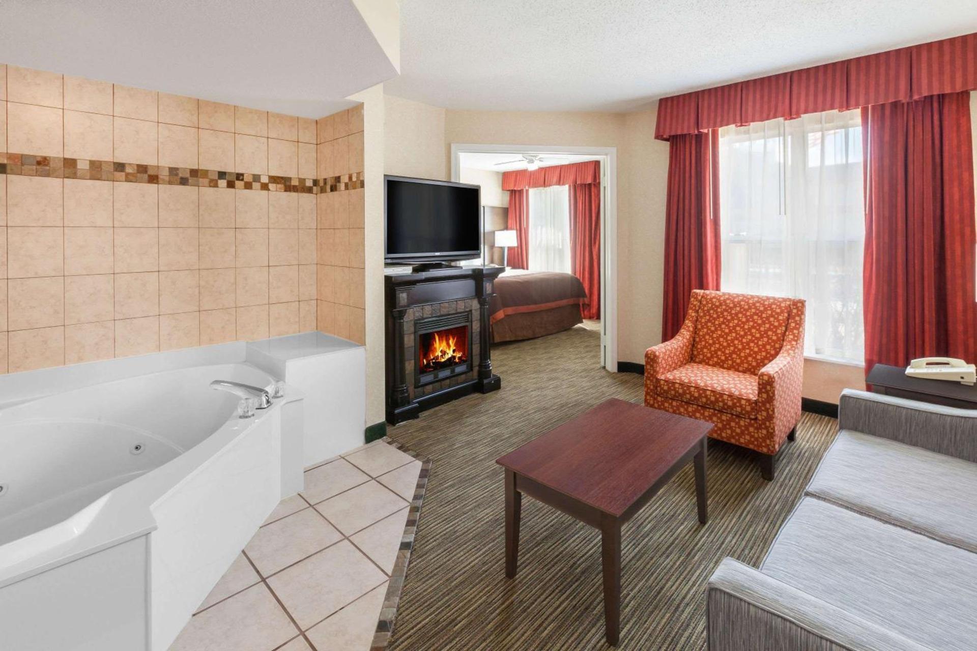 Birch Hill Suites Detroit-Warren photo 11
