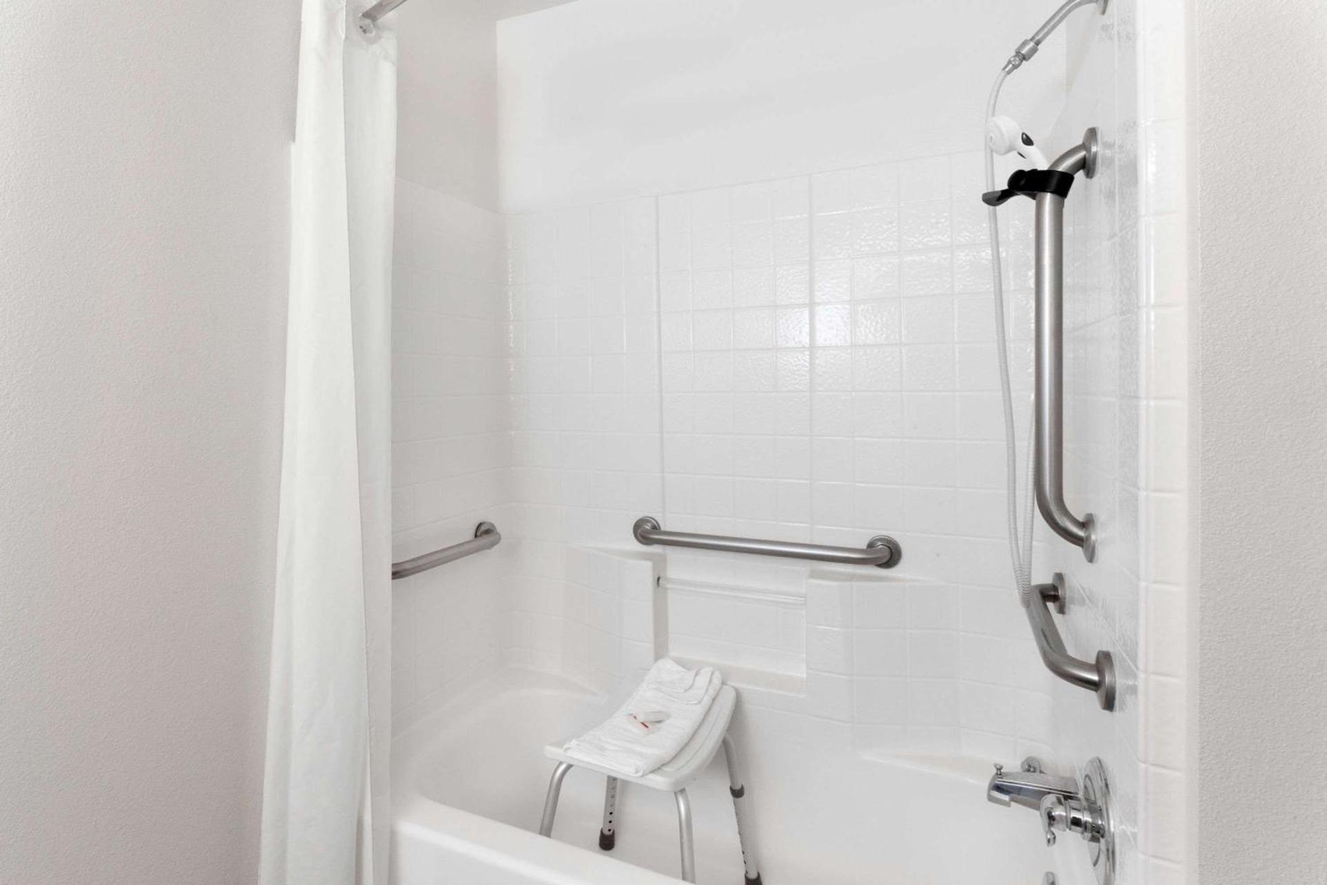 Microtel Inn & Suites by Wyndham Wellton photo 13