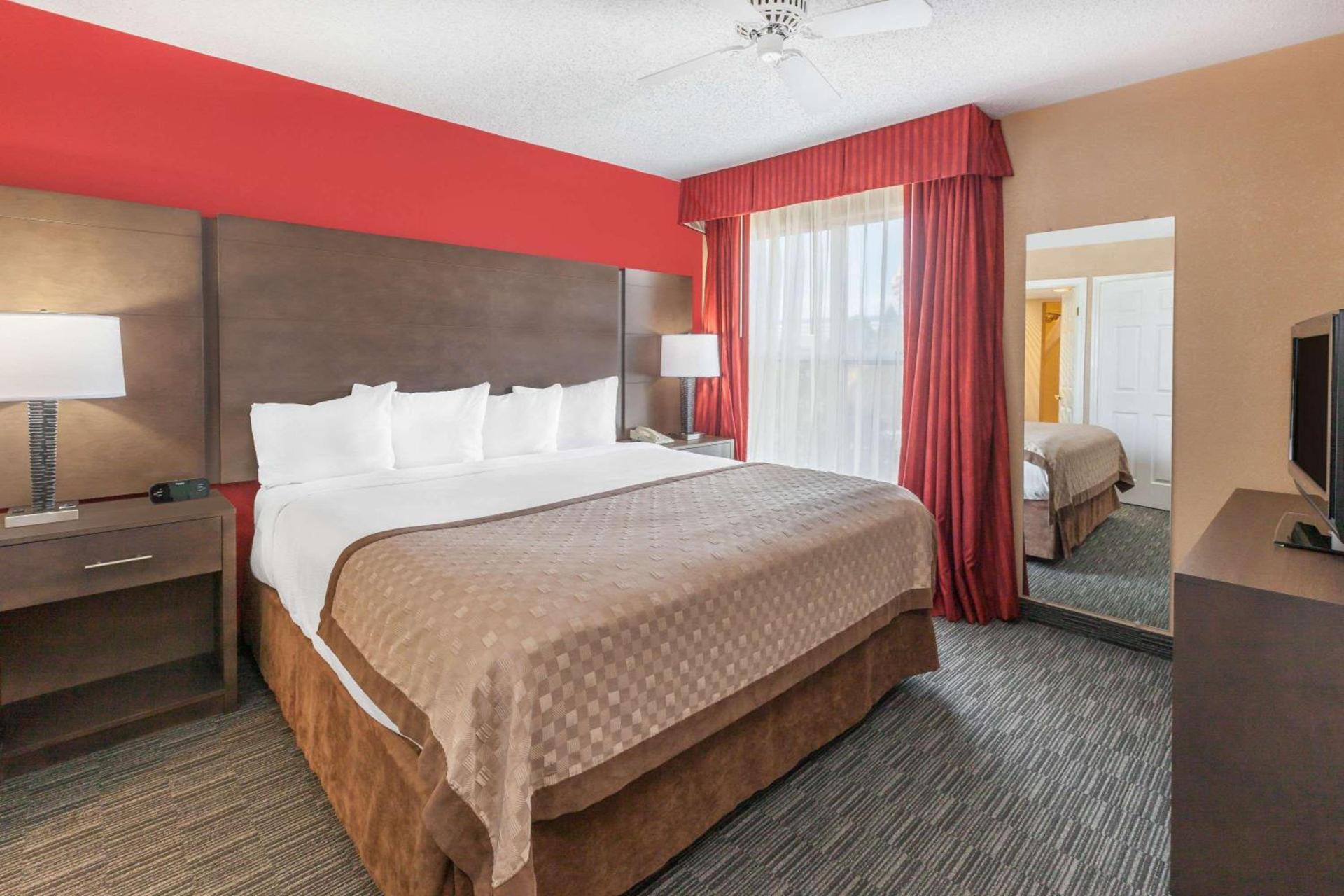Birch Hill Suites Detroit-Warren photo 10