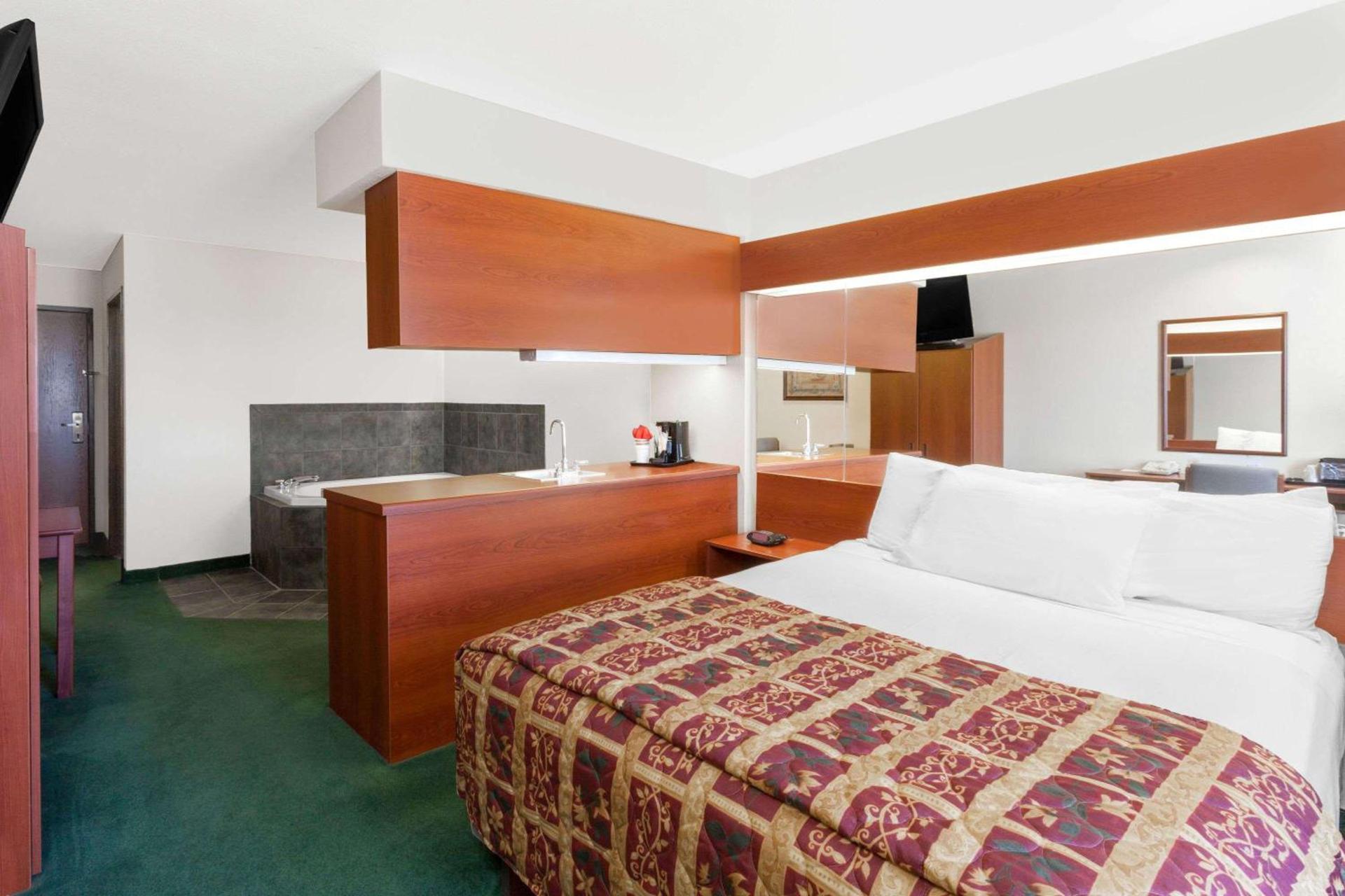 Microtel Inn & Suites by Wyndham Wellton photo 14