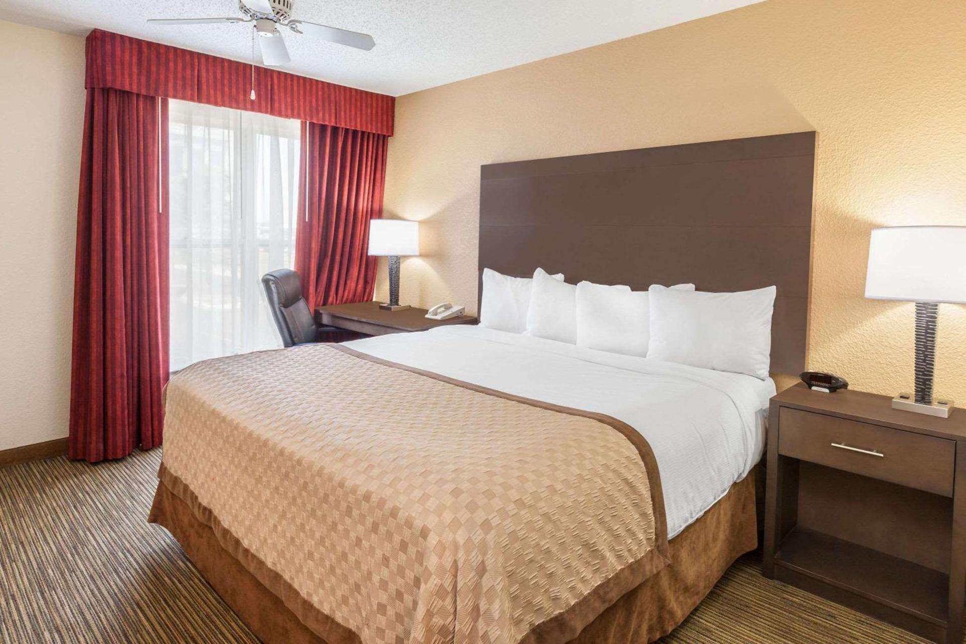 Birch Hill Suites Detroit-Warren photo 4