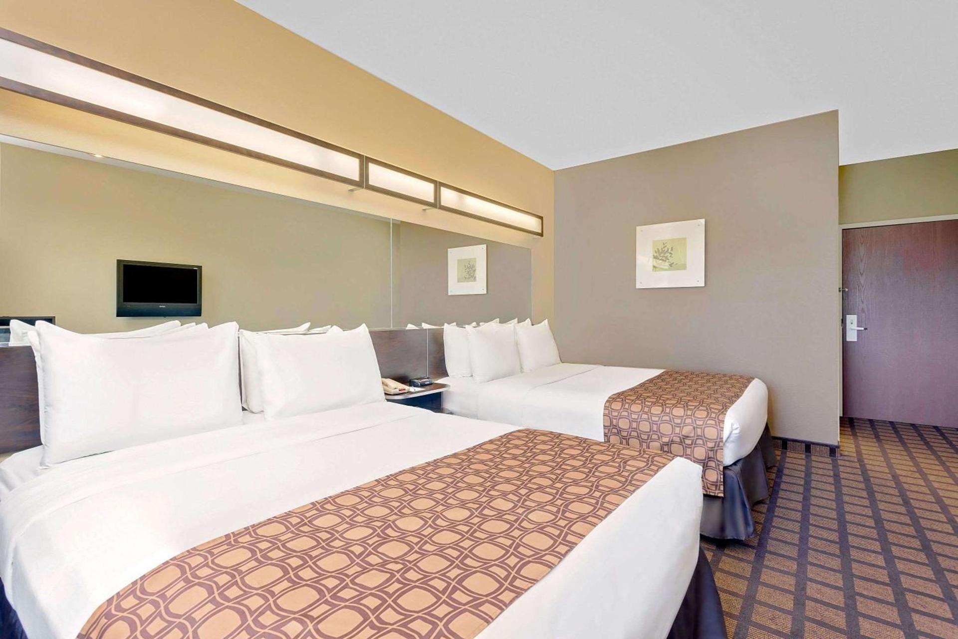 Microtel by Wyndham Perry National Fairground Area I-75 photo 27