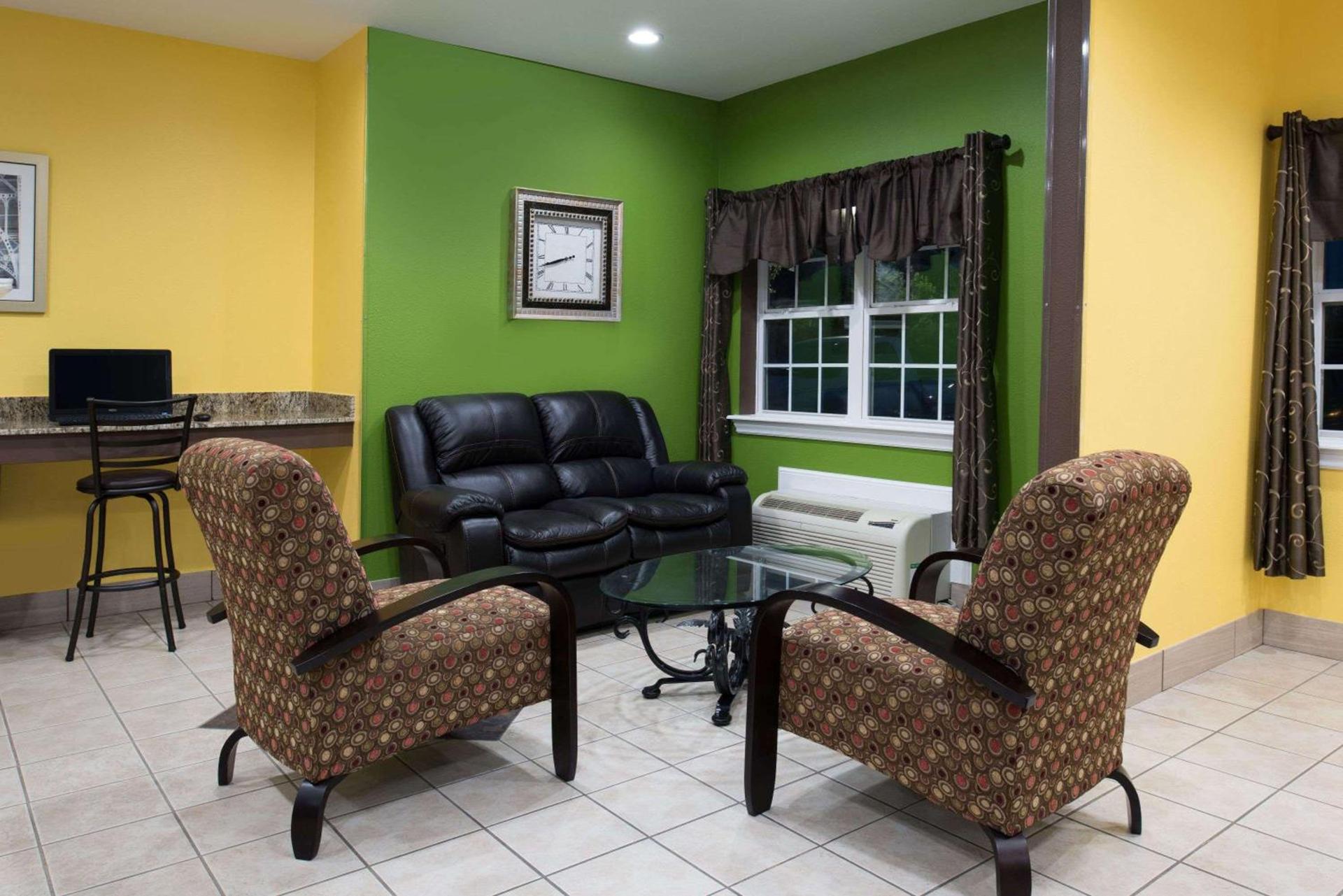 Microtel Inn by Wyndham Rogers photo 19